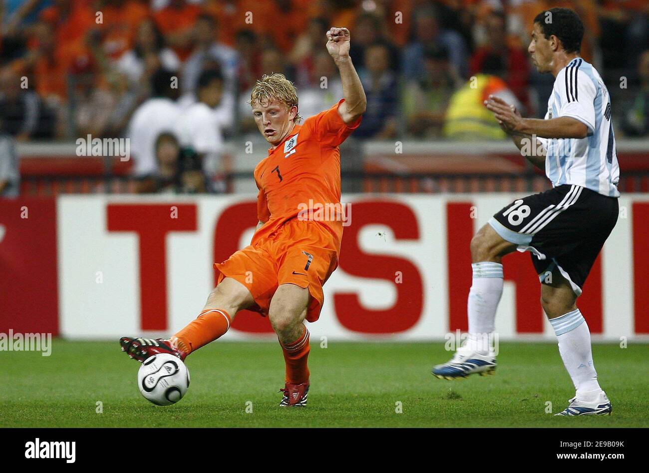 Netherland's Dirk Kuijt and Argentina's Maxi Rodriguez during the World Cup 2006, Group C, Netherlands vs Argentina at the Commerzbank-Arena Stadium in Frankfurt, Germany on June 21, 2006. The match ended in 0-0 draw. Photo by Chritian Liewig/Cameleon/ABACAPRESS.COM Stock Photo