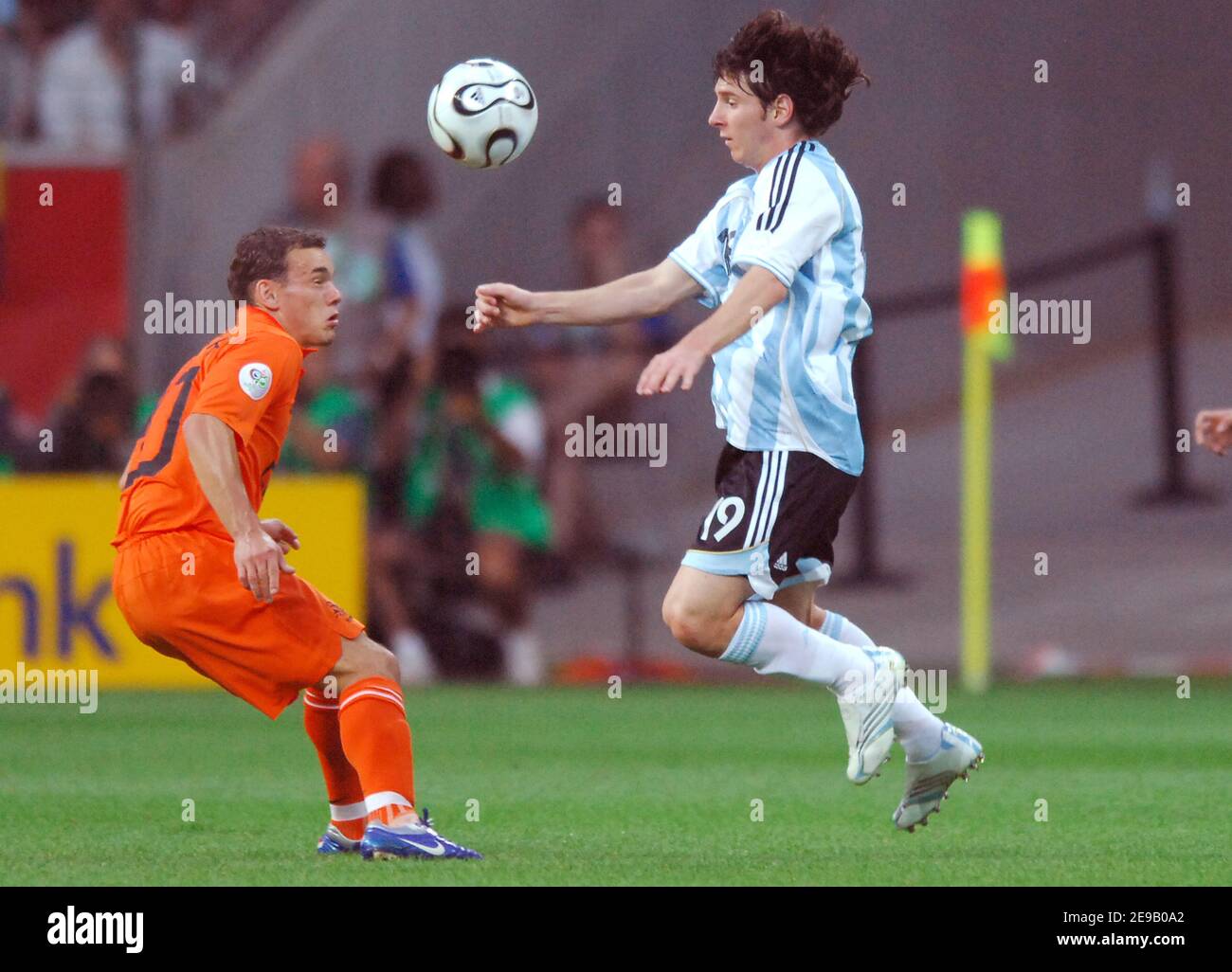 Argentina's Lionel Messi and Netherlands' Wesley Sneijder in action during the World Cup 2006, Group C, Netherlands vs Argentina at the Commerzbank-Arena Stadium in Frankfurt, Germany on June 21, 2006. The match ended in 0-0 draw. Photo by Gouhier-Hahn-Orban/Cameleon/ABACAPRESS.COM Stock Photo