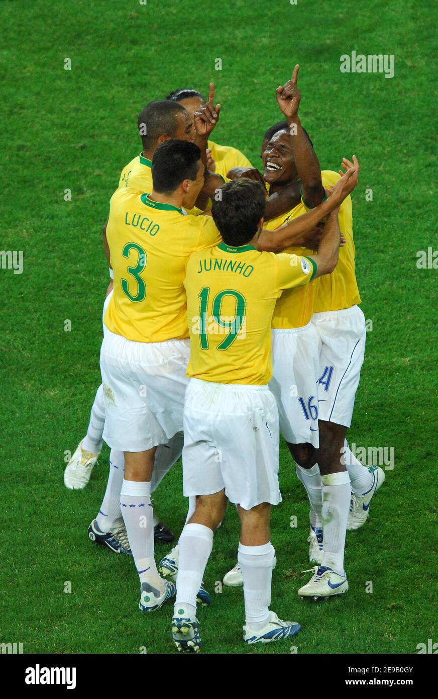 Brazil's soccer team celebrates after the first goal during the World Cup 2006, Group F, Japan vs Brazil at the Signal Iduna Park stadium in Dortmund, Germany 22, 2006. Brazil won 4-1. Photo by Gouhier-Hahn-Orban/Cameleon/ABACAPRESS.COM Stock Photo