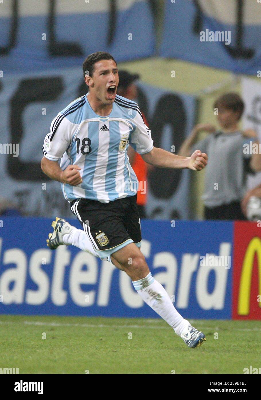 Argentina's Maxi Rodriguez celebrates after scoring his second goal during the World Cup 2006, Second round, Argentina vs Mexico at the Zentralstadion stadium in Leipzig, Germany on June 24, 2006. Argentina won 2-1. Photo by Gouhier-Hahn-Orban/Cameleon/ABACAPRESS.COM Stock Photo