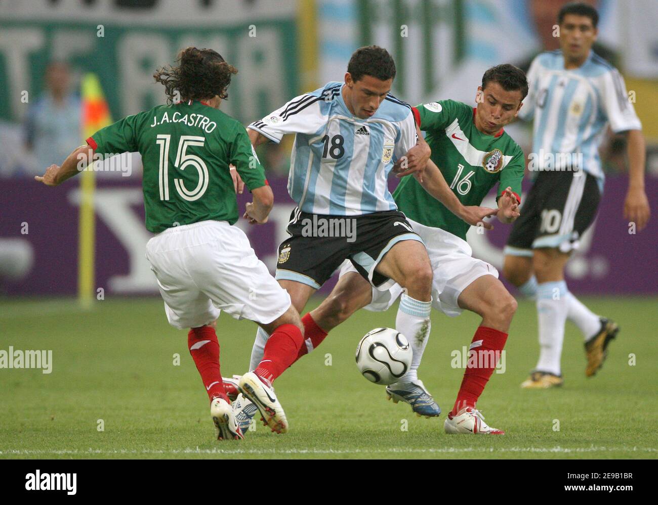 Argentina's Maxi Rodriguez during the World Cup 2006, Second round, Argentina vs Mexico at the Zentralstadion stadium in Leipzig, Germany on June 24, 2006. Argentina won 2-1. Photo by Gouhier-Hahn-Orban/Cameleon/ABACAPRESS.COM Stock Photo