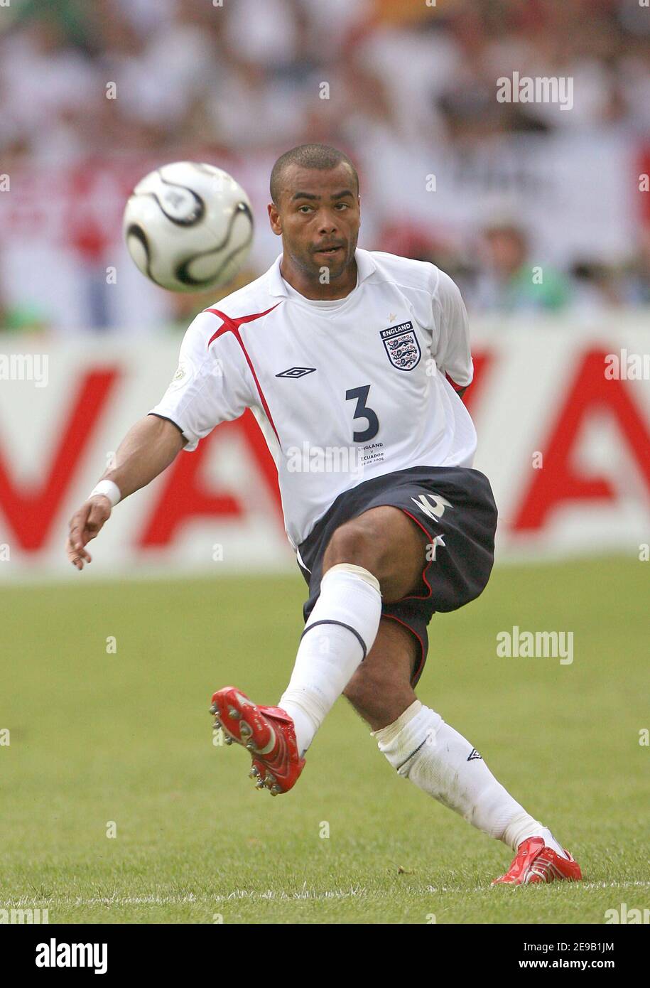 England's Ashley Cole in action during the World Cup 2006, Second round, England vs Ecuador at the Gottlieb-Daimler-Stadion stadium in Stuttgart, Germany on June 25, 2006. England won 1-0. Photo by Gouhier-Hahn-Orban/Cameleon/ABACAPRESS.COM Stock Photo