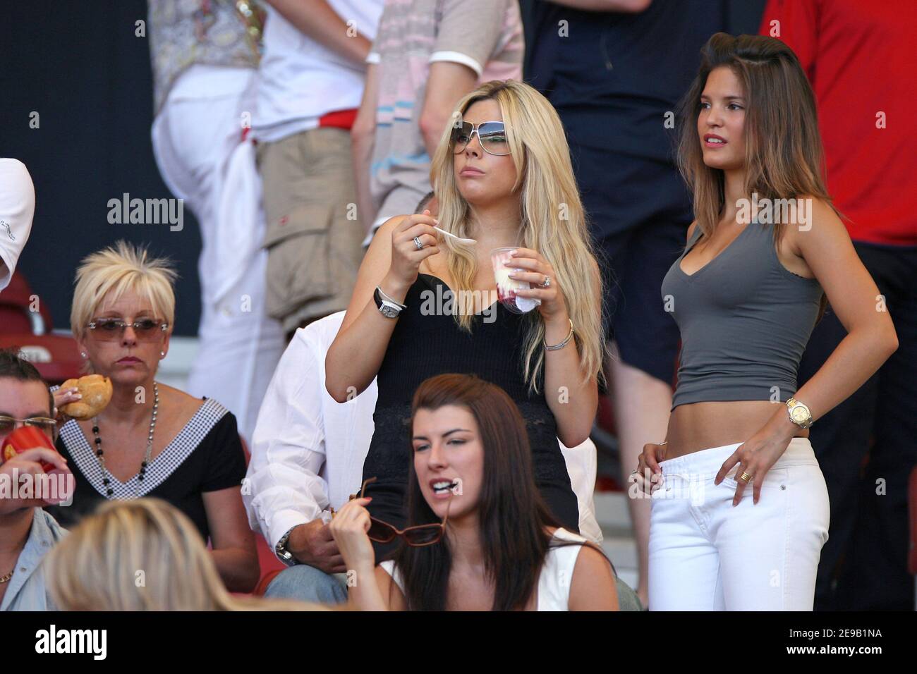 Carly Zucker (r) partner of England footballer Joe Cole and Toni Poole, fiance of England footballer John Terry attend the English vs Ecuador match as part of the 2006 Worl Cup, in Stuttgart, Germany, on June 25, 2006. Photo by Gouhier-Hahn-Orban/Cameleon/ABACAPRESS.COM Stock Photo