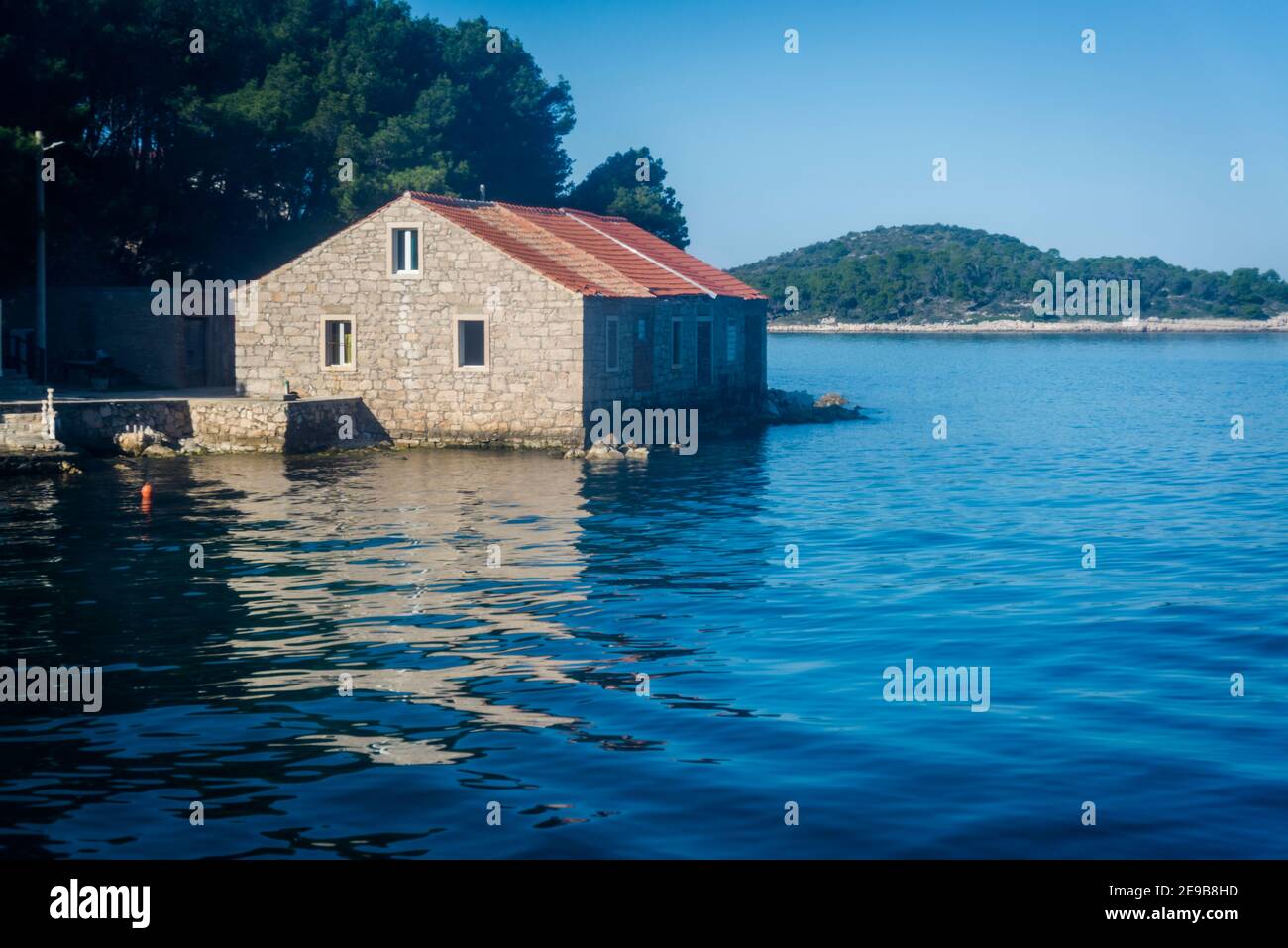 Stone house next to sea, Mali Iz, Island of Iz, Zadar archipelago, Dalmatia, Croatia Stock Photo