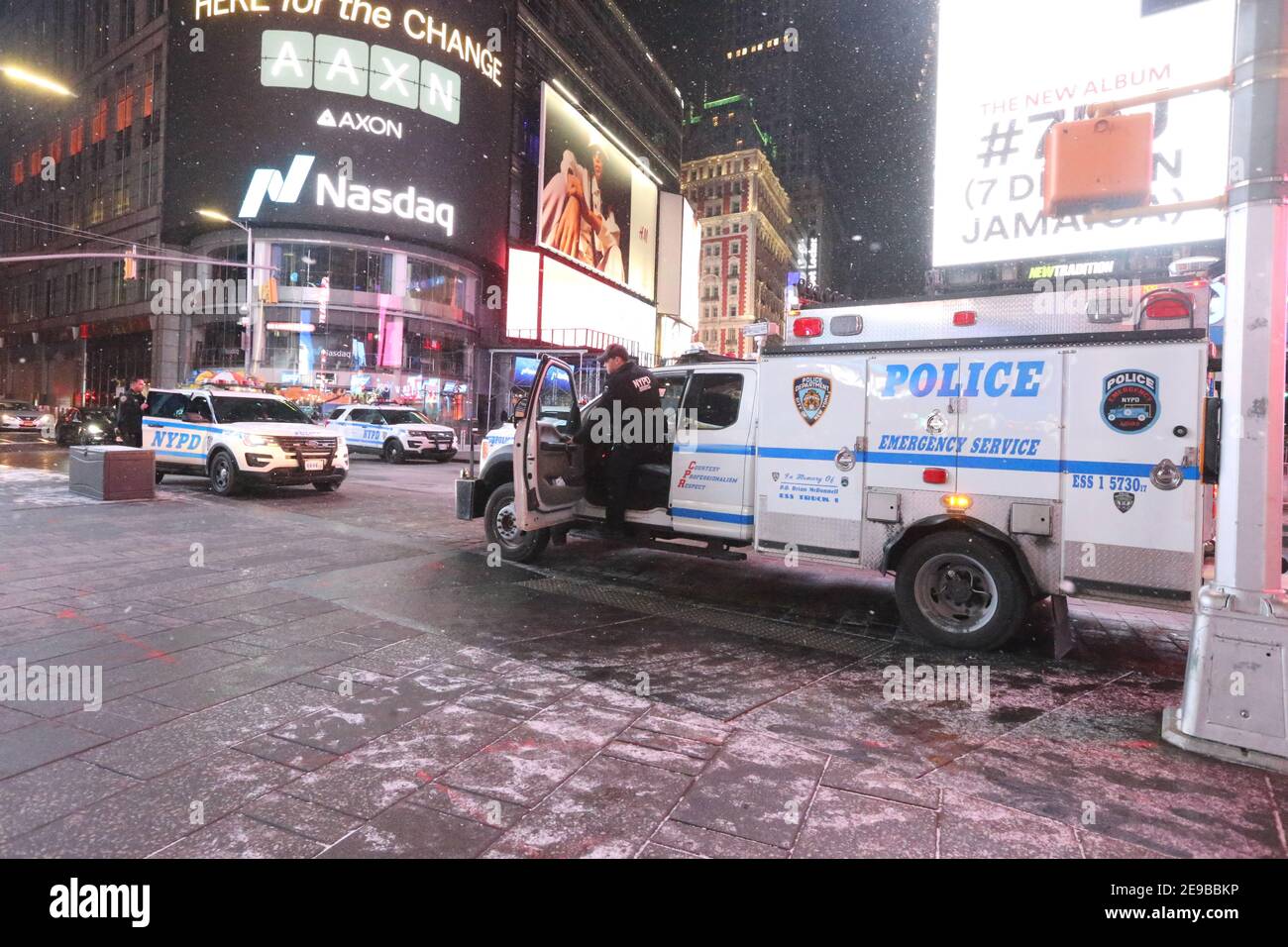 New York City USA NYPD ESU Unit in Times Square Stock Photo