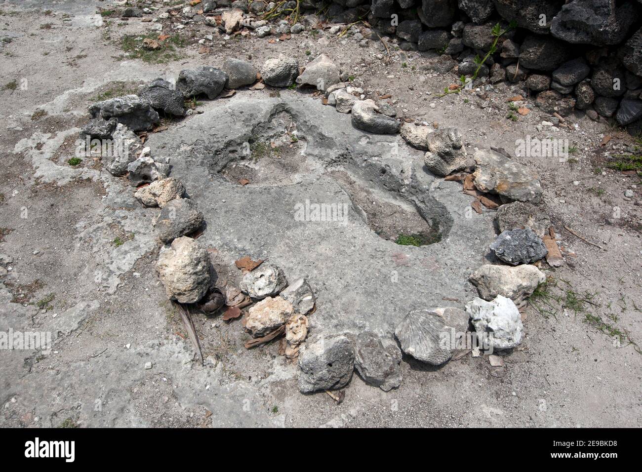 Giant footprint hi-res stock photography and images - Alamy