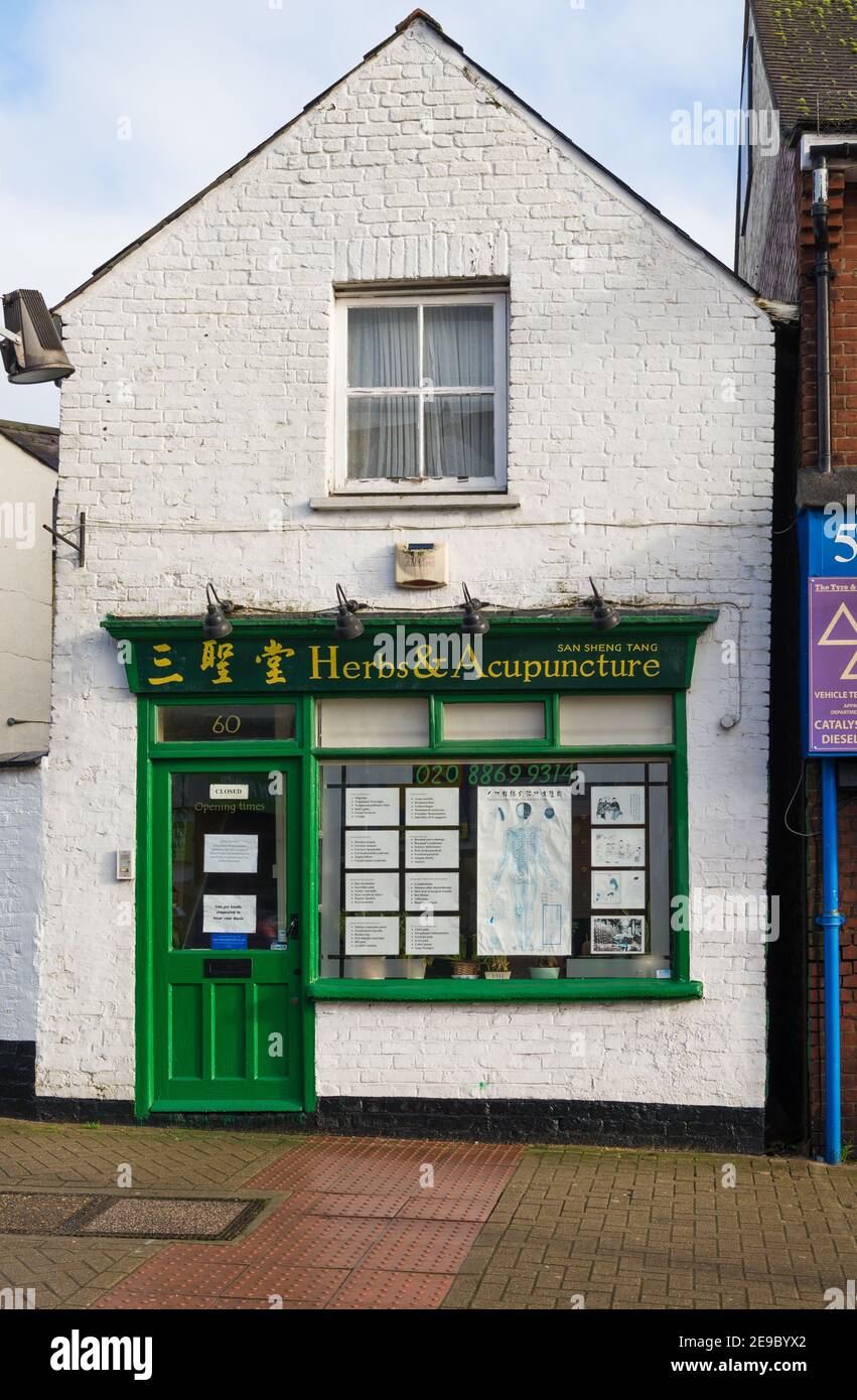 San Sheng Tang' Herbs and Acupuncture, authentic Chinese medicine and natural therapy clinic in Bridge Street, Pinner, Middlesex, England, UK Stock Photo