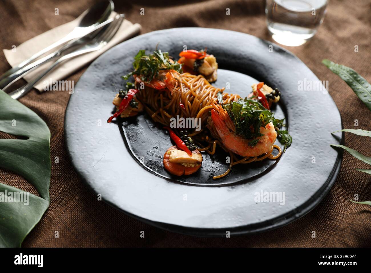 Spaghetti Spicy With Shrimp Thai Fusion Food Stock Photo Alamy spaghetti-spicy-with-shrimp-thai-fusion-food-stock-photo-alamy