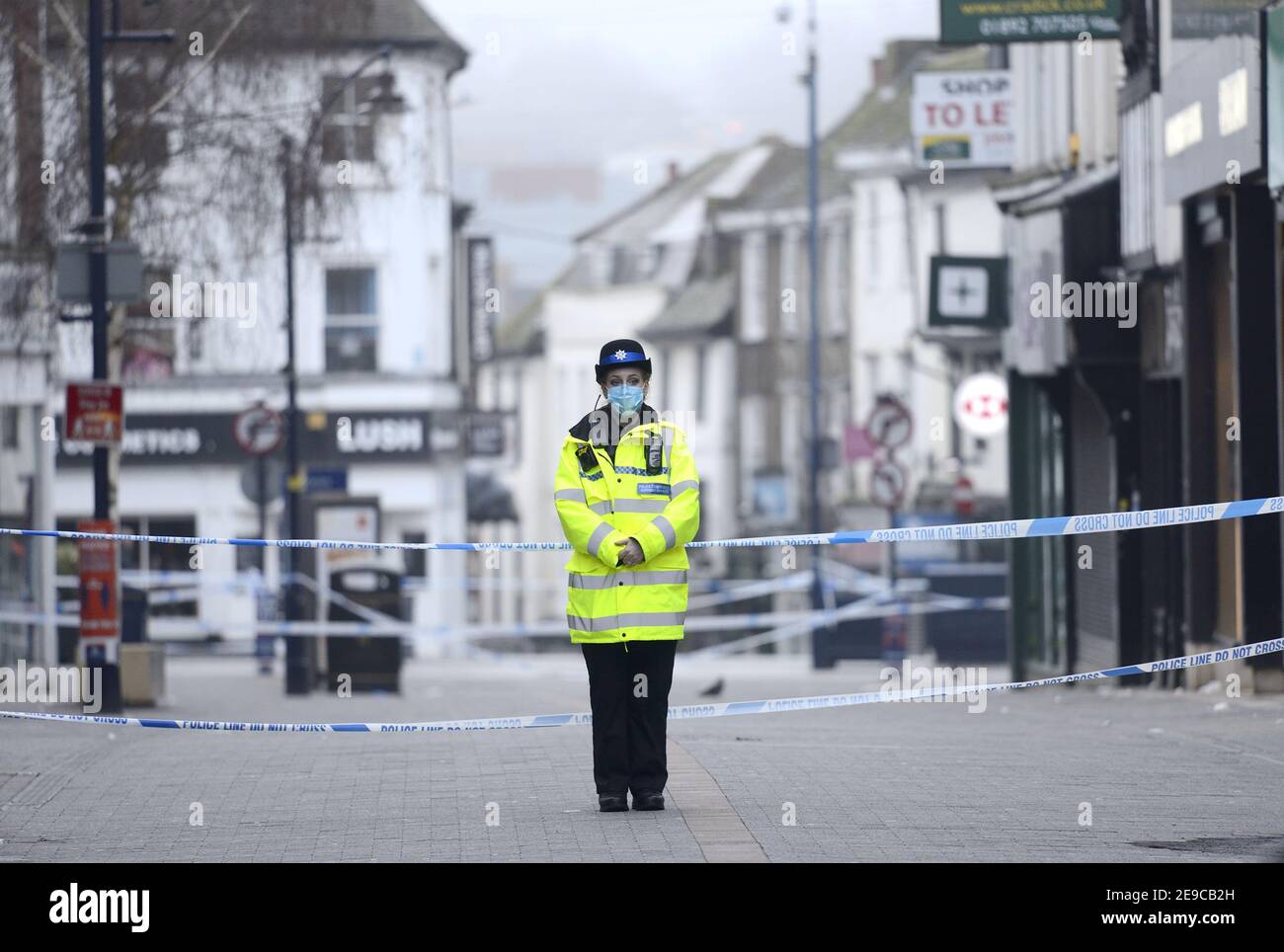 Maidstone, Kent, UK. 4th February. A man was rushed to a London hospital with 'life threatening injuries' after being stabbed in Maidstone town centre at around 7pm on Feb 3rd. This morning an area of the town is still cordoned off - a man in his 40s has been arrested. Credit: Phil Robinson/Alamy Live News Stock Photo