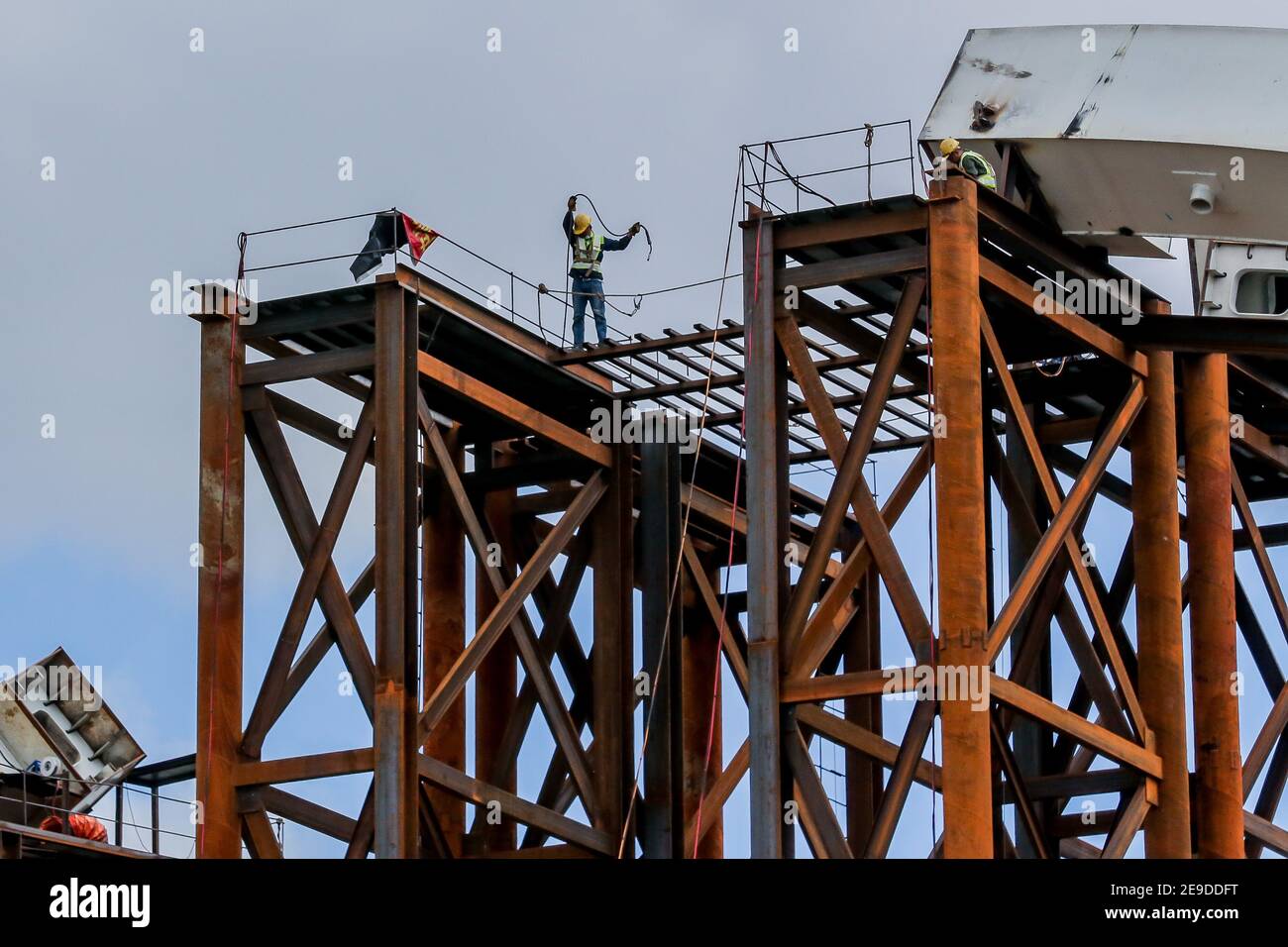 Manila, Philippines. 4th Feb, 2021. Construction workers are seen at the building site of the Binondo-Intramuros Bridge in Manila, the Philippines, Feb. 4, 2021. The construction of the China-funded bridge started in July of 2018. Credit: Rouelle Umali/Xinhua/Alamy Live News Stock Photo