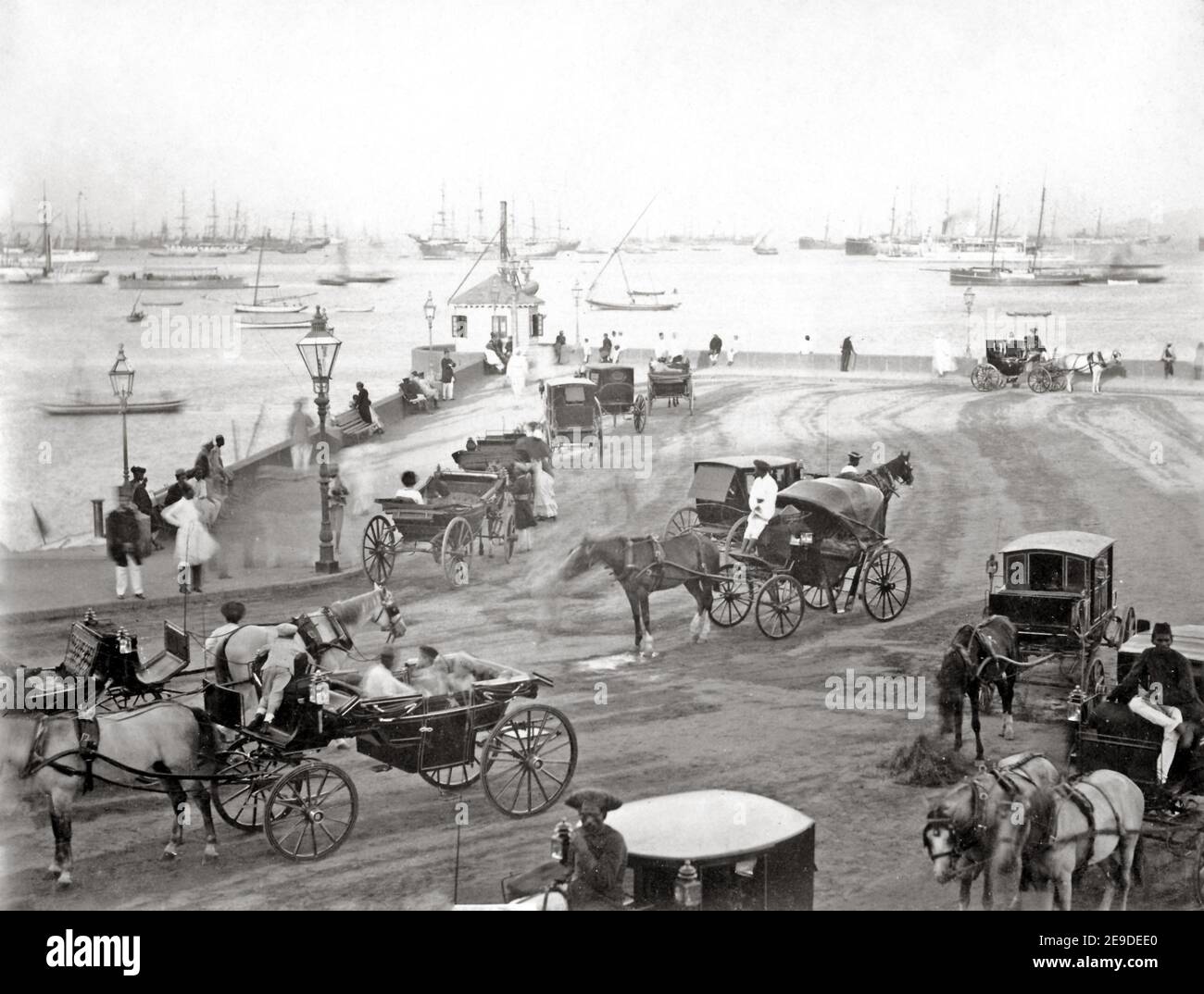 Late 19th century photograph - hackney carriages, Apollo Bunder, harbour, Bombay, Mumbai, India. Stock Photo