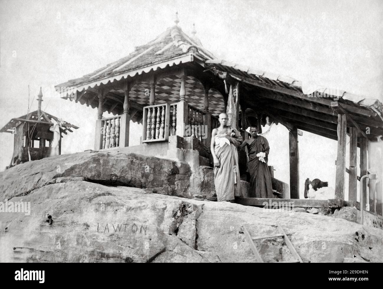 late-19th-century-photograph-monks-temple-adams-peak-ceylon-sri-lanka-c1890-2E9DHEN.jpg