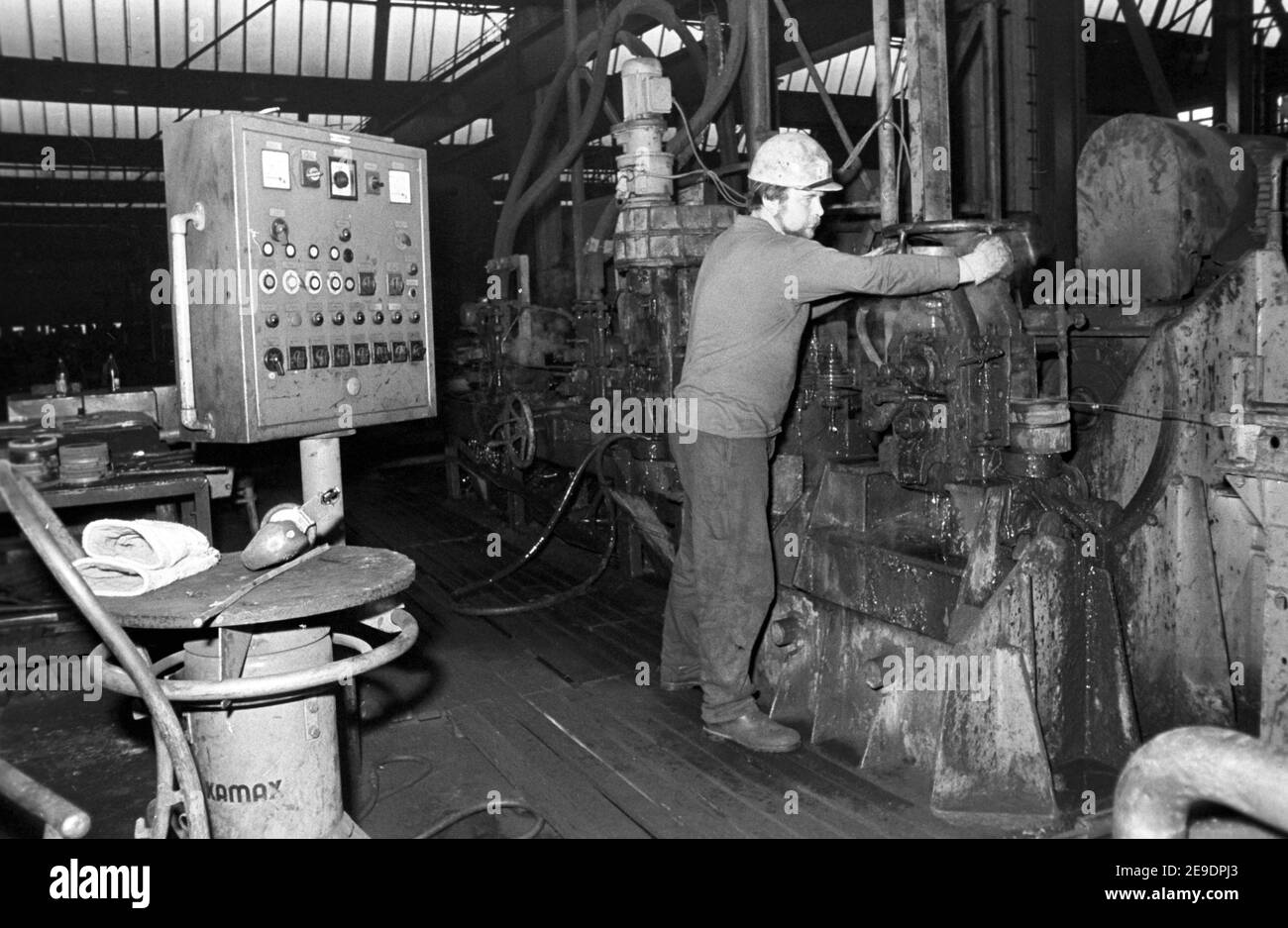 15 September 1982, Saxony, Delitzsch In the VEB Ziehwerk Delitzsch in