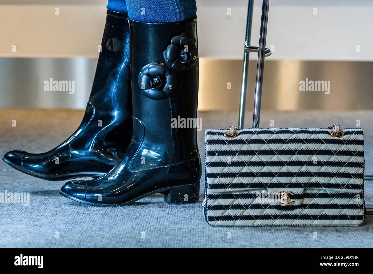 Chanel 22K Beige Caoutchouc CC Logo Rubber Rain Boots 40  eBay