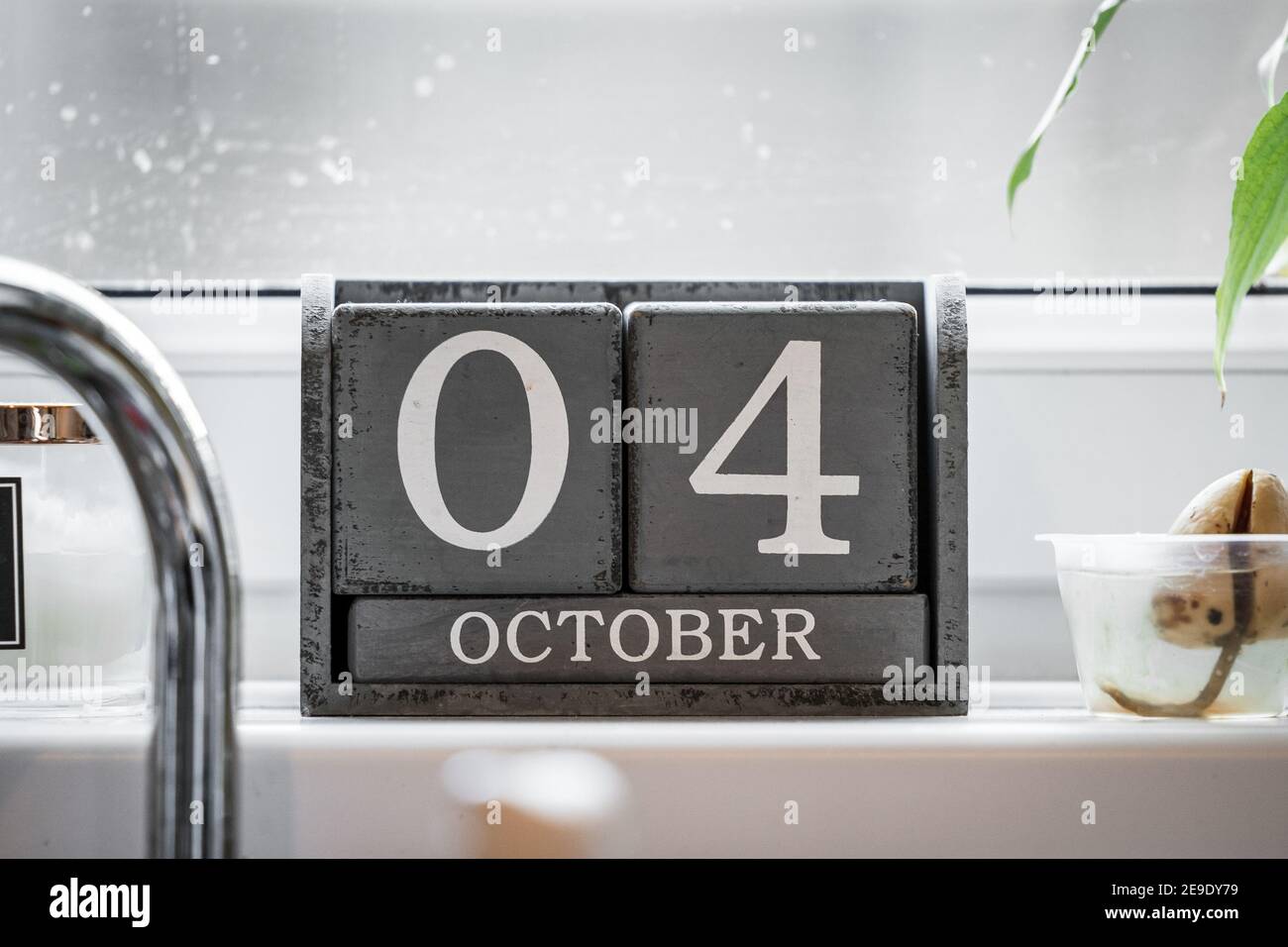 4th October day month wooden Callander showing date 04 10 Stock Photo