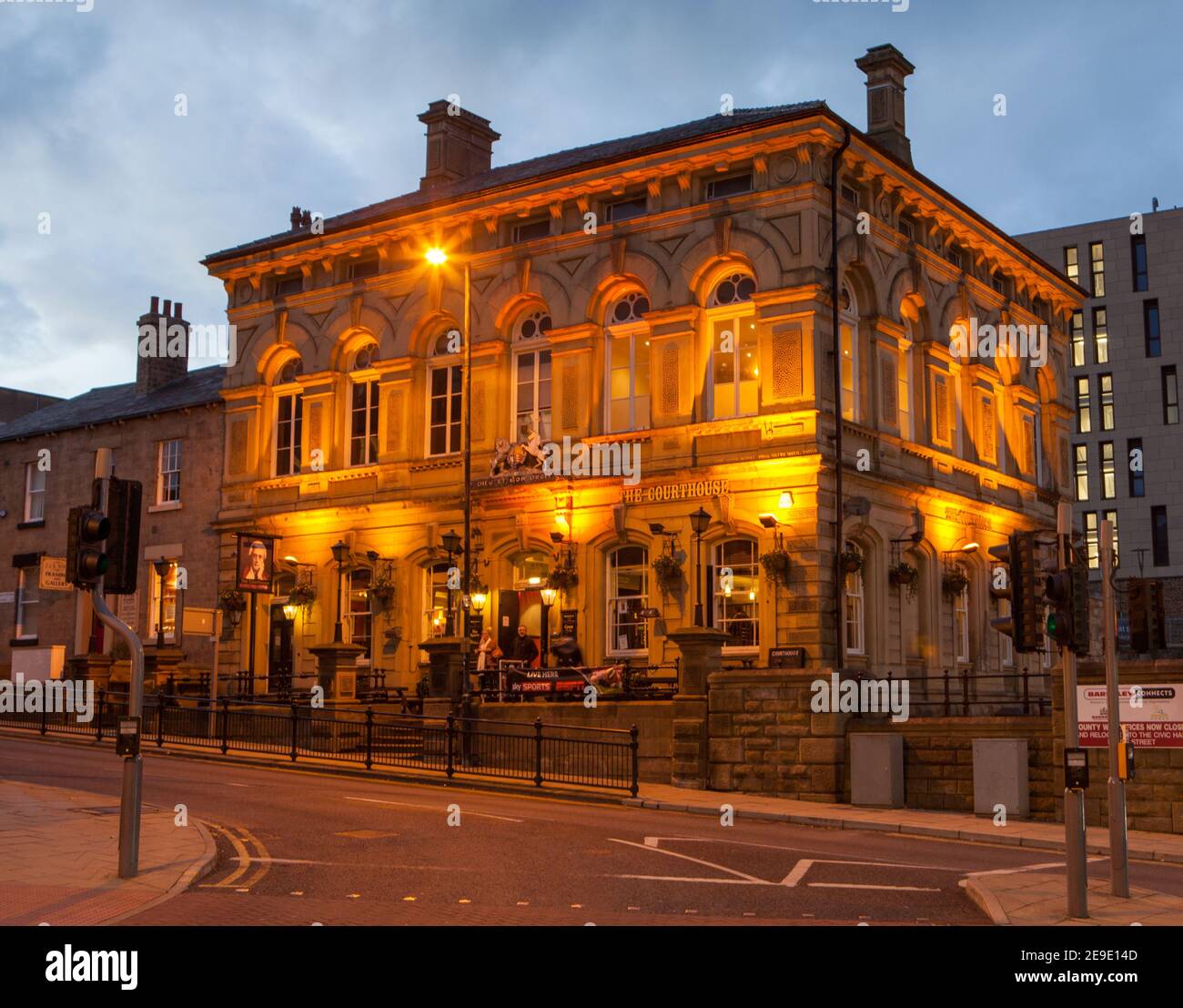Evening view of the Courthouse pub in Barnsley, South Yorkshire Stock Photo
