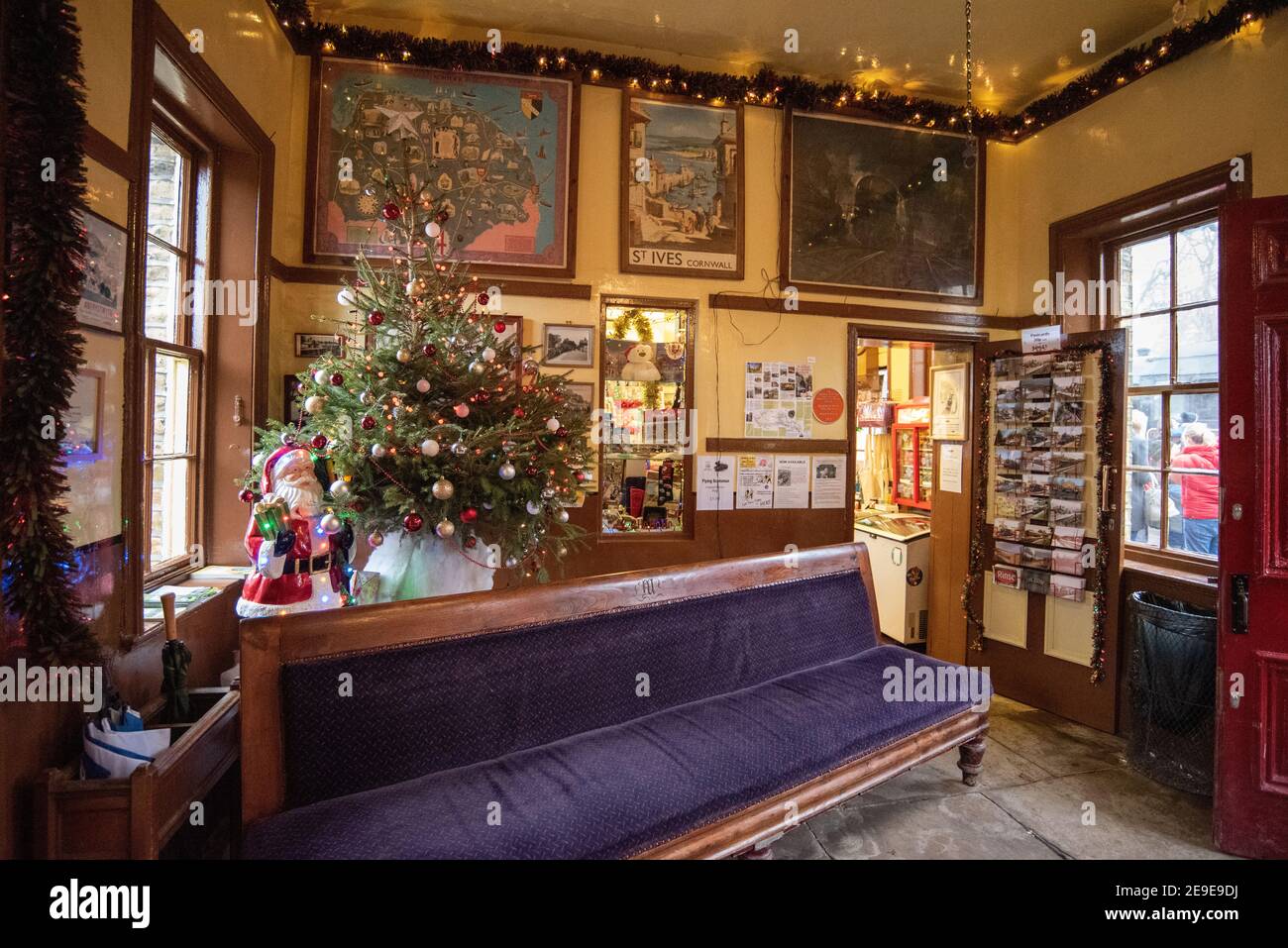 The traditional interior of Haworth railway station Stock Photo