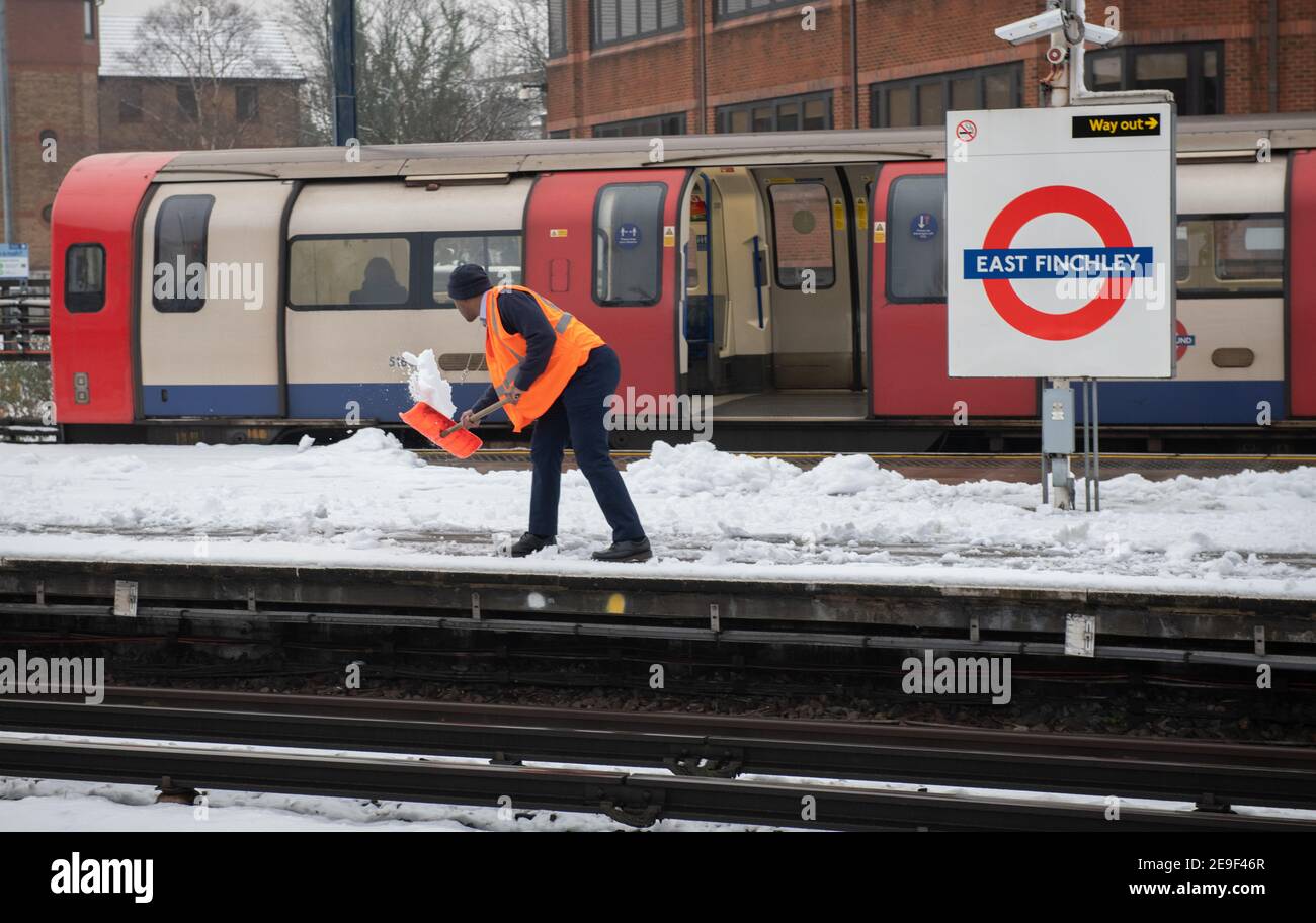 East finchley underground hires stock photography and images Alamy
