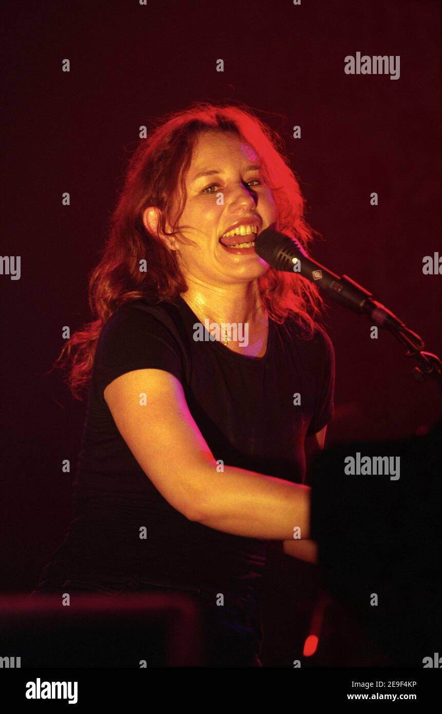 Tori amos 1998 hires stock photography and images Alamy