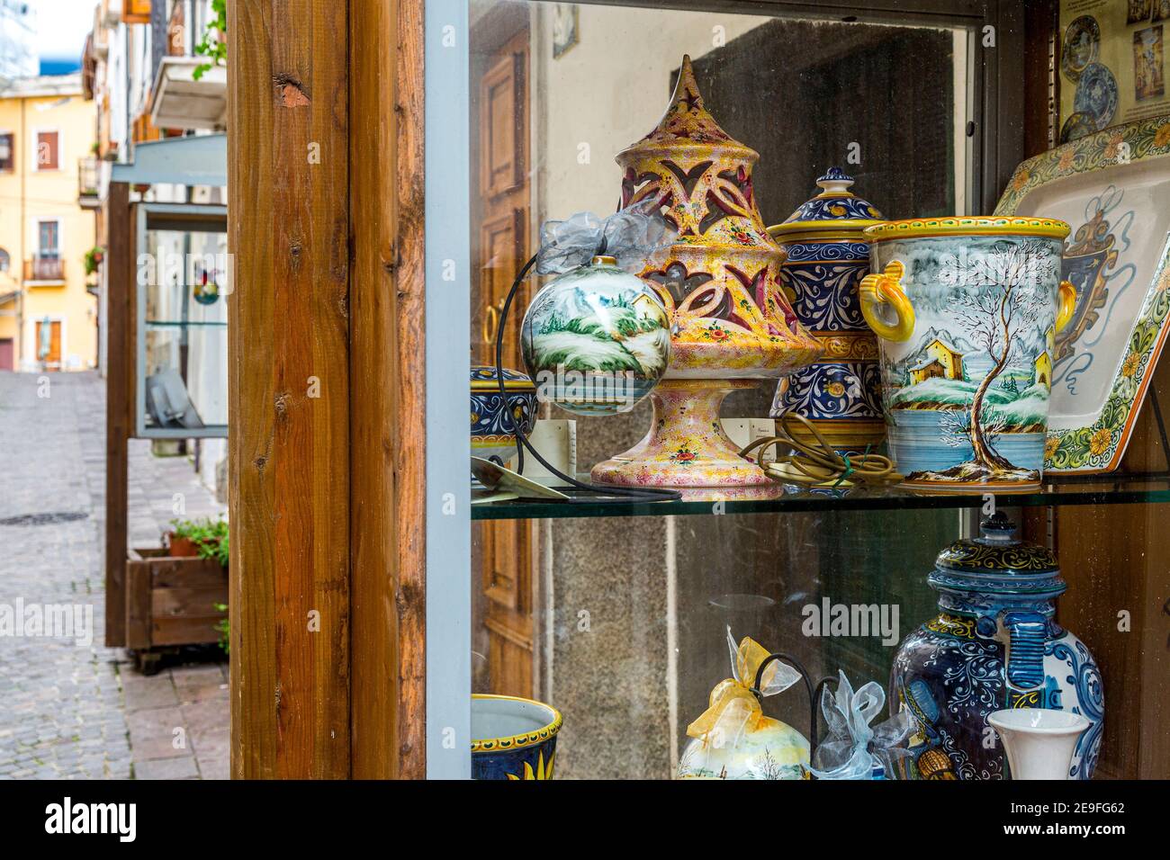 Hand made ornamental pottery shop Stock Photo - Alamy