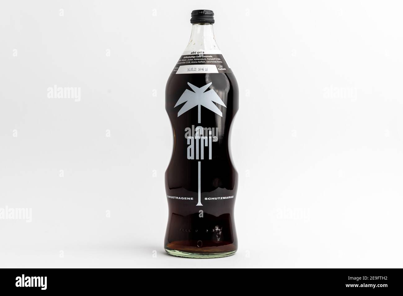 https://c8.alamy.com/comp/2E9FTH2/1-liter-afri-cola-glass-bottle-in-front-of-white-background-refreshing-soft-drink-beverage-made-in-germany-the-iconic-design-in-a-big-size-2E9FTH2.jpg