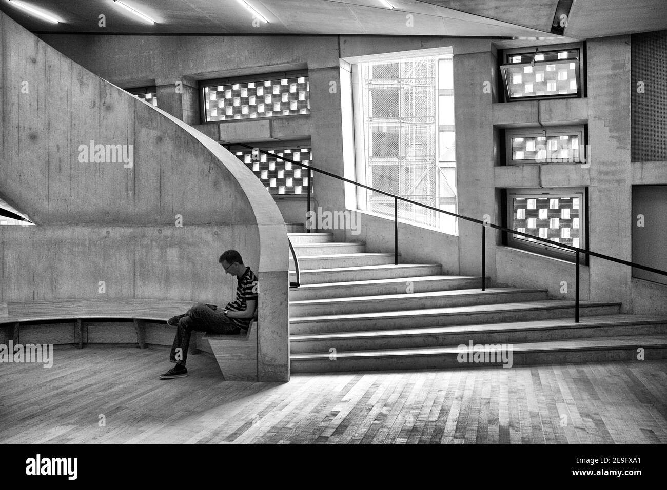 Contemporary british art gallery Black and White Stock Photos & Images ...