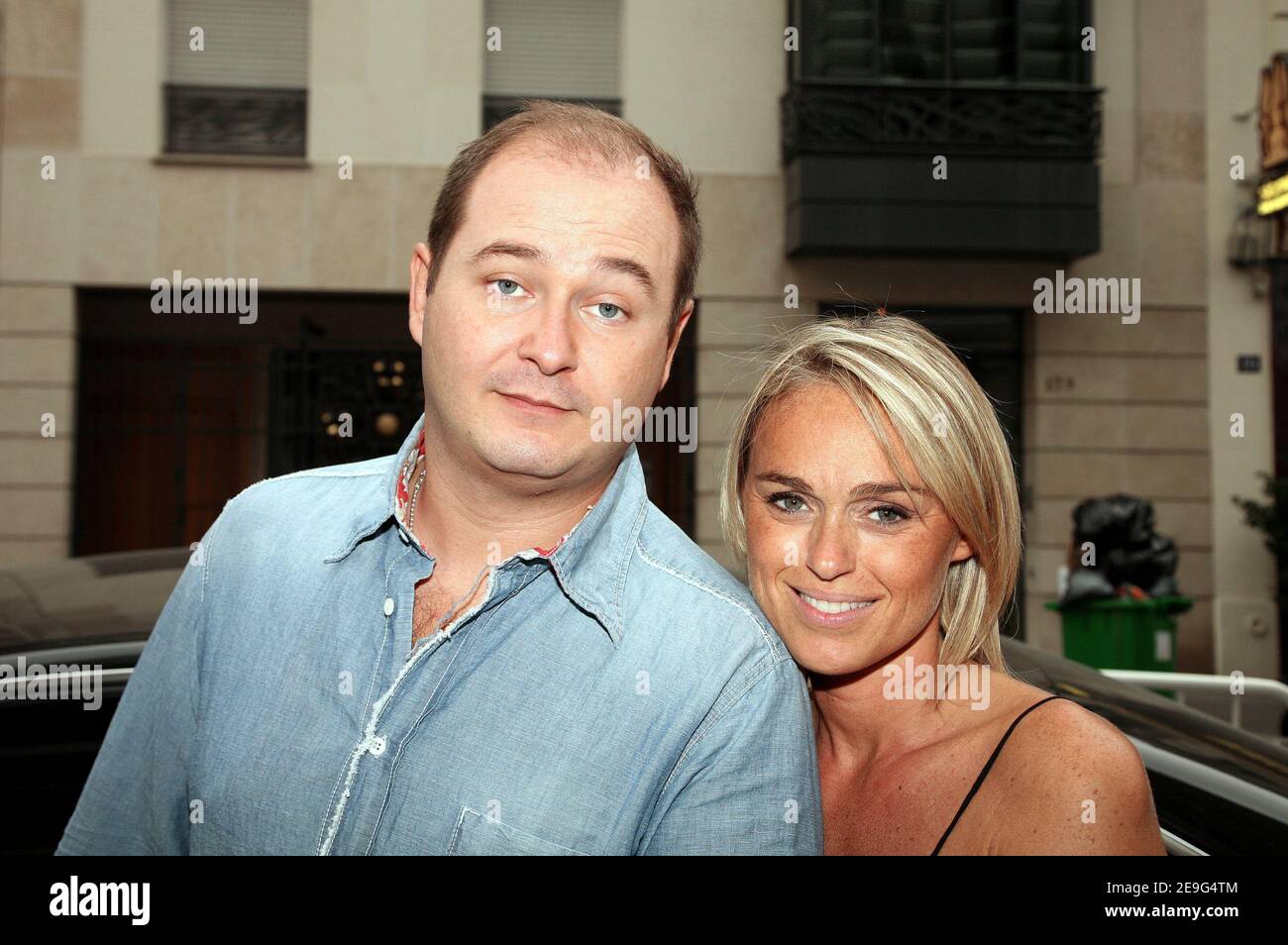 EXCLUSIVE. French TV presenters Sebastien Cauet and Cecile de Menibus pose  while leaving 'Fun Radio' radio station in Paris, France on september 15,  2006. Photo by Denis Guignebourg/ABACAPRESS.COM Stock Photo - Alamy
