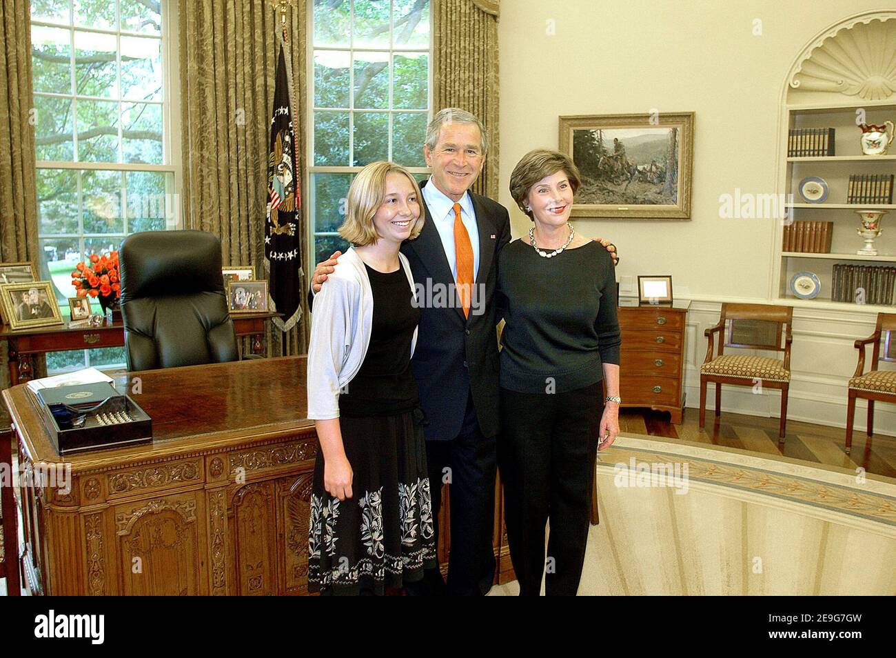 US President W. Bush (C) and First Lady Laura Bush (R) stand