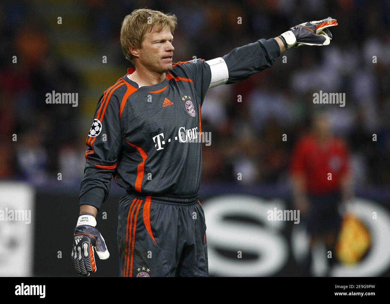 Fc munich player oliver kahn hi-res stock photography and images - Alamy