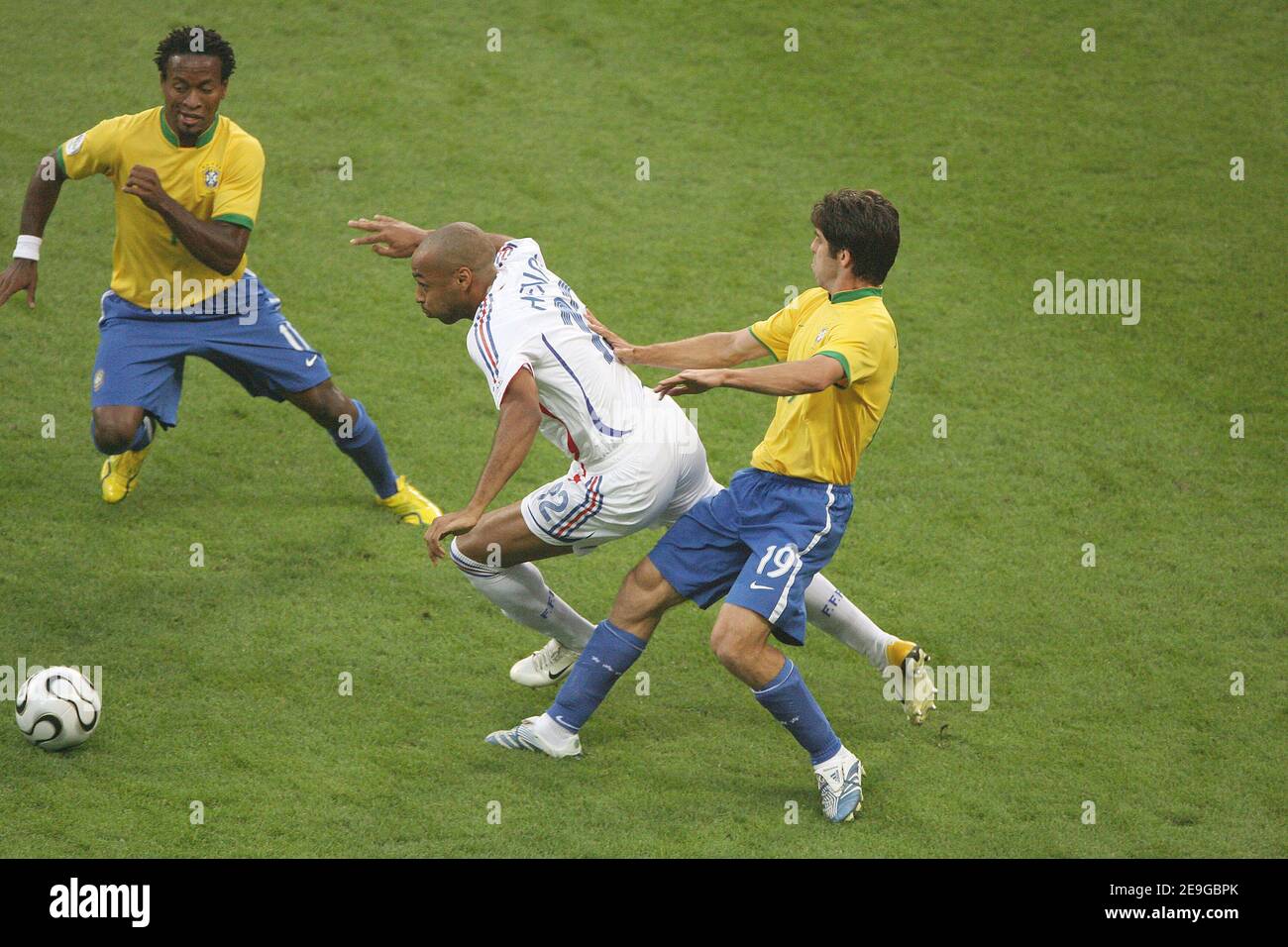 Brazil's Ze Roberto, France's Thierry Henry and Brazil's Juninho Pernambucano battle for the battle during the World Cup 2006, quater-final, Brazil vs France at the Commerzbank-Arena stadium in Frankfurt, Germany on July 1, 2006. France won 1-0 and advances to World Cup semifinals. Photo by Gouhier-Hahn-Orban/Cameleon/ABACAPRESS.COM Stock Photo