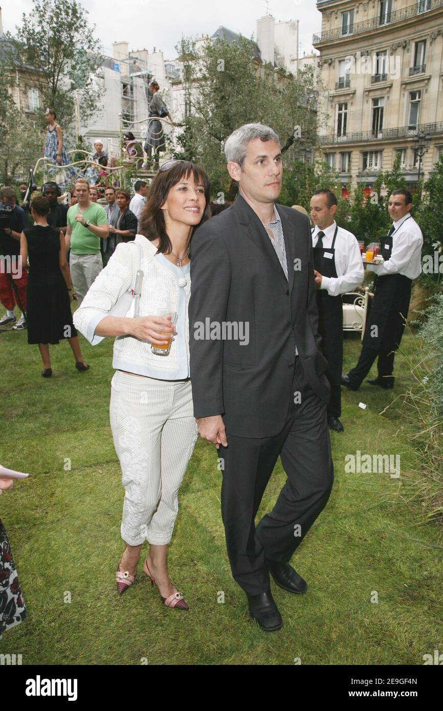'French actress Sophie Marceau and husband producer Jim Lemley pose during the presentation of new fashion collection ''Kenzo'' on Place des Victoires in Paris on July 6, 2006 Photo by Denis Guignebourg/ABACAPRESS.COM' Stock Photo