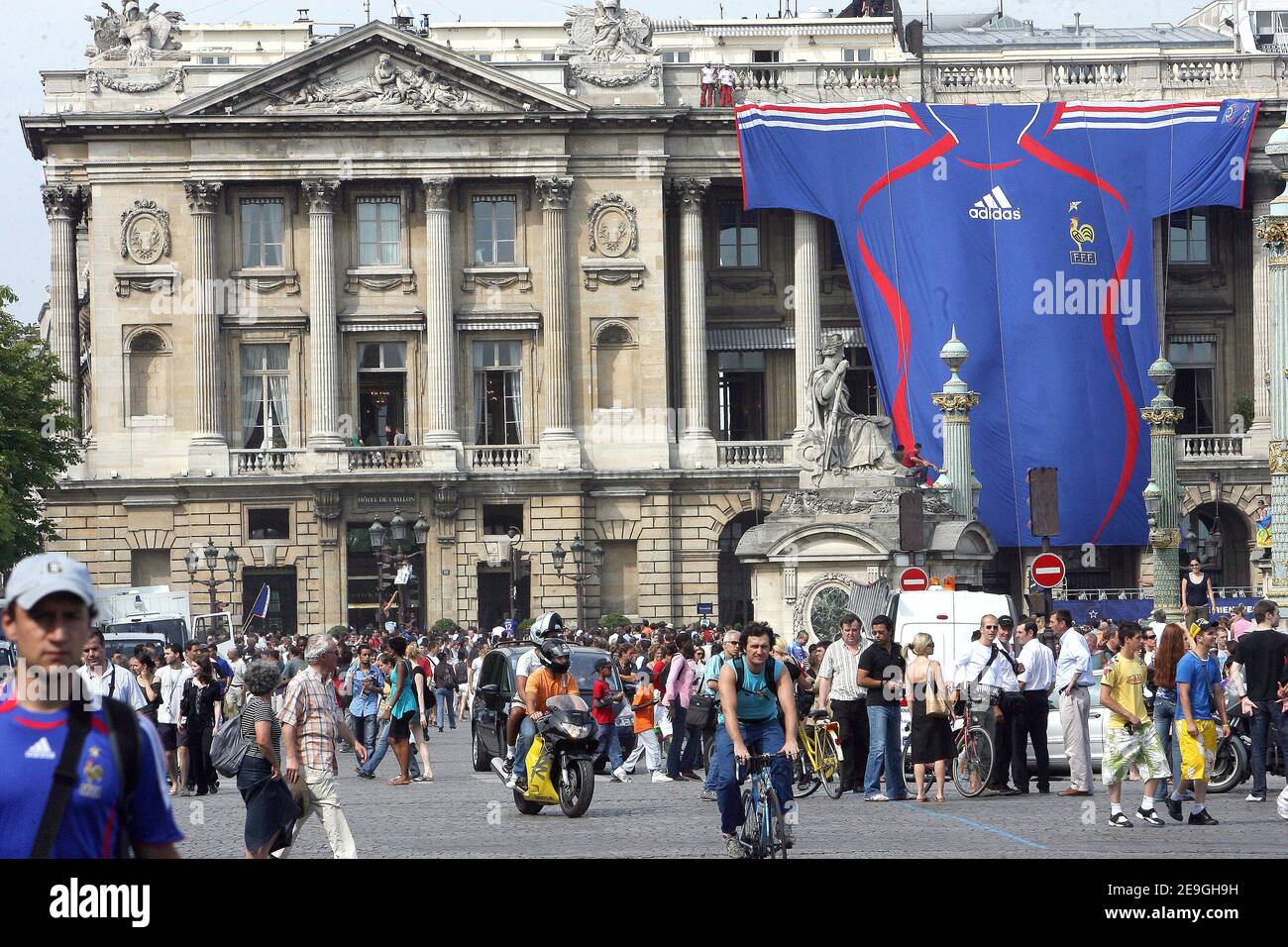 French soccer players meet their fans Place de la Concorde in Paris Stock Photo