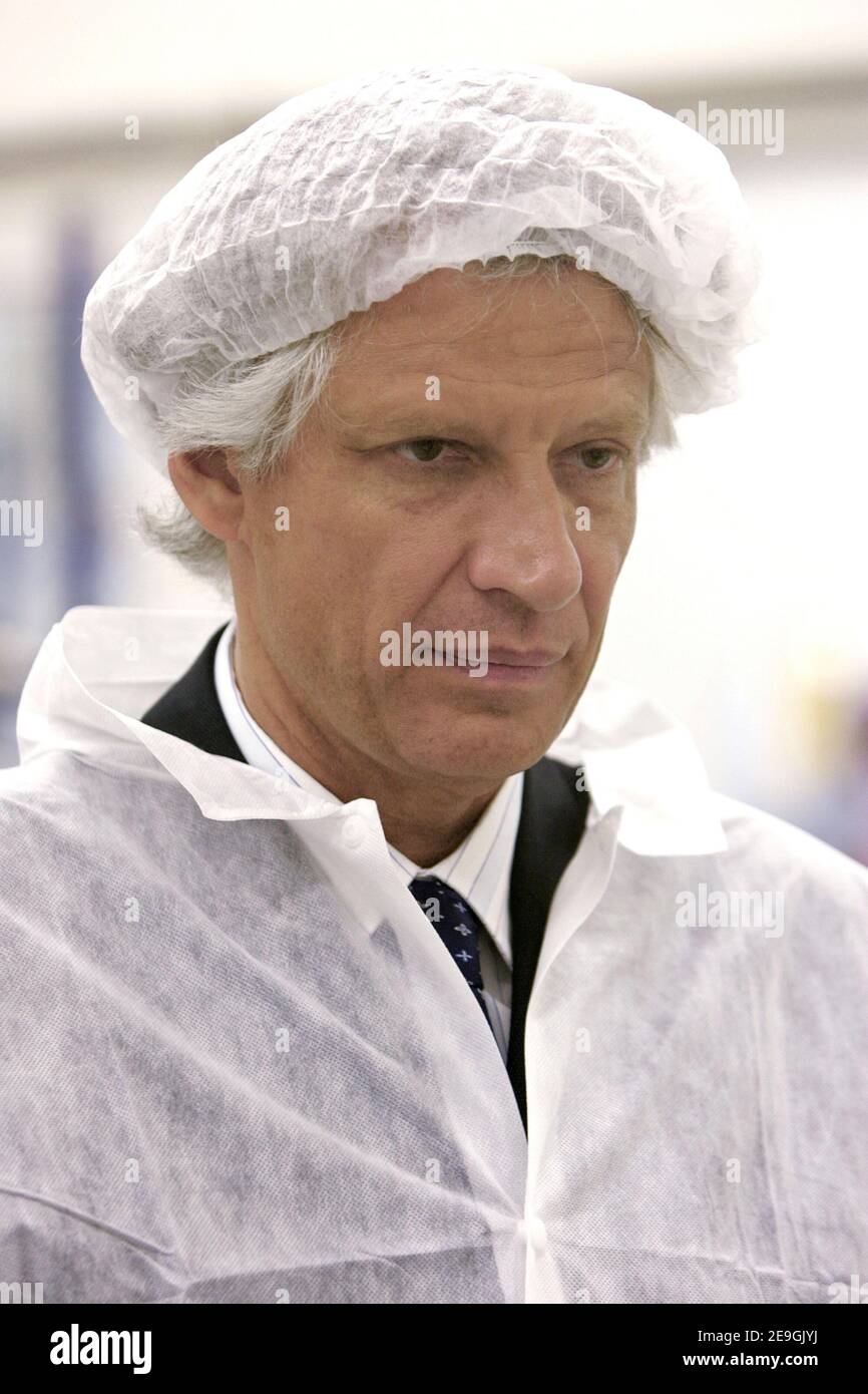 France's Prime Minister Dominique de Villepin visits the 'Bretagne Cosmetiques marins' company in Lannilis in Brittany, western France, on July 20, 2006. Photo by Mousse/ABACAPRESS.COM Stock Photo