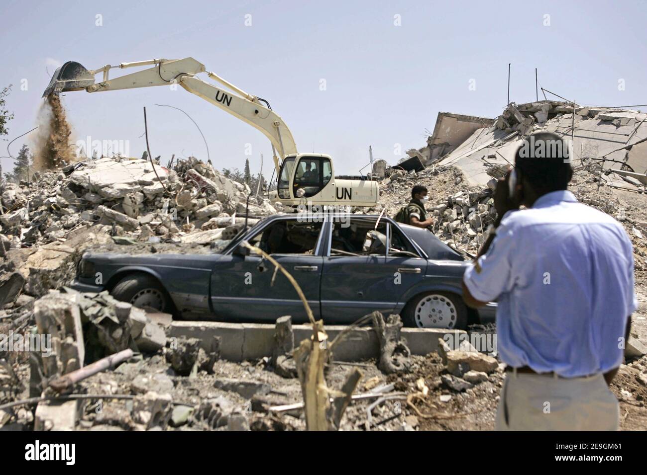 A United Nations employee observes the search for the bodies of a family in the rubble of a destroyed building that was bombed by Israeli warplanes last week in the outskirts of the southern coastal city of Tyre, Lebanon, on July 26, 2006. Photo by Michael Dorhn/ABACAPRESS.COM Stock Photo