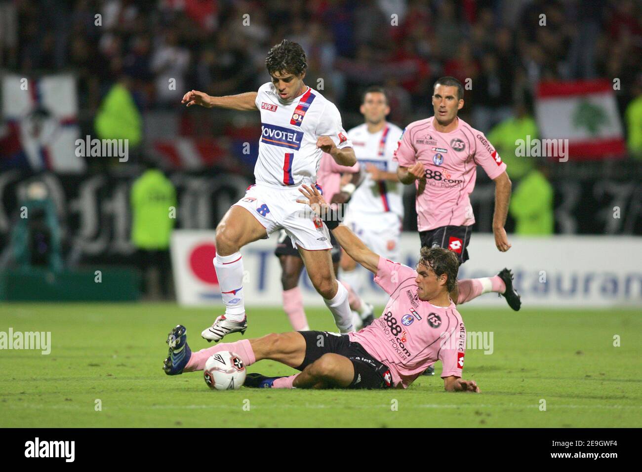 Lyon's Juninho and TFC's Johan Elmander battle for the ball during the Premier league football match Toulouse Football Club vs Olympique Lyonnais in Lyon, France, on August 12, 2006. The match ended in 1-1 draw. Photo by Manuel Blondeau/Cameleon/ABACAPRESS.COM Stock Photo