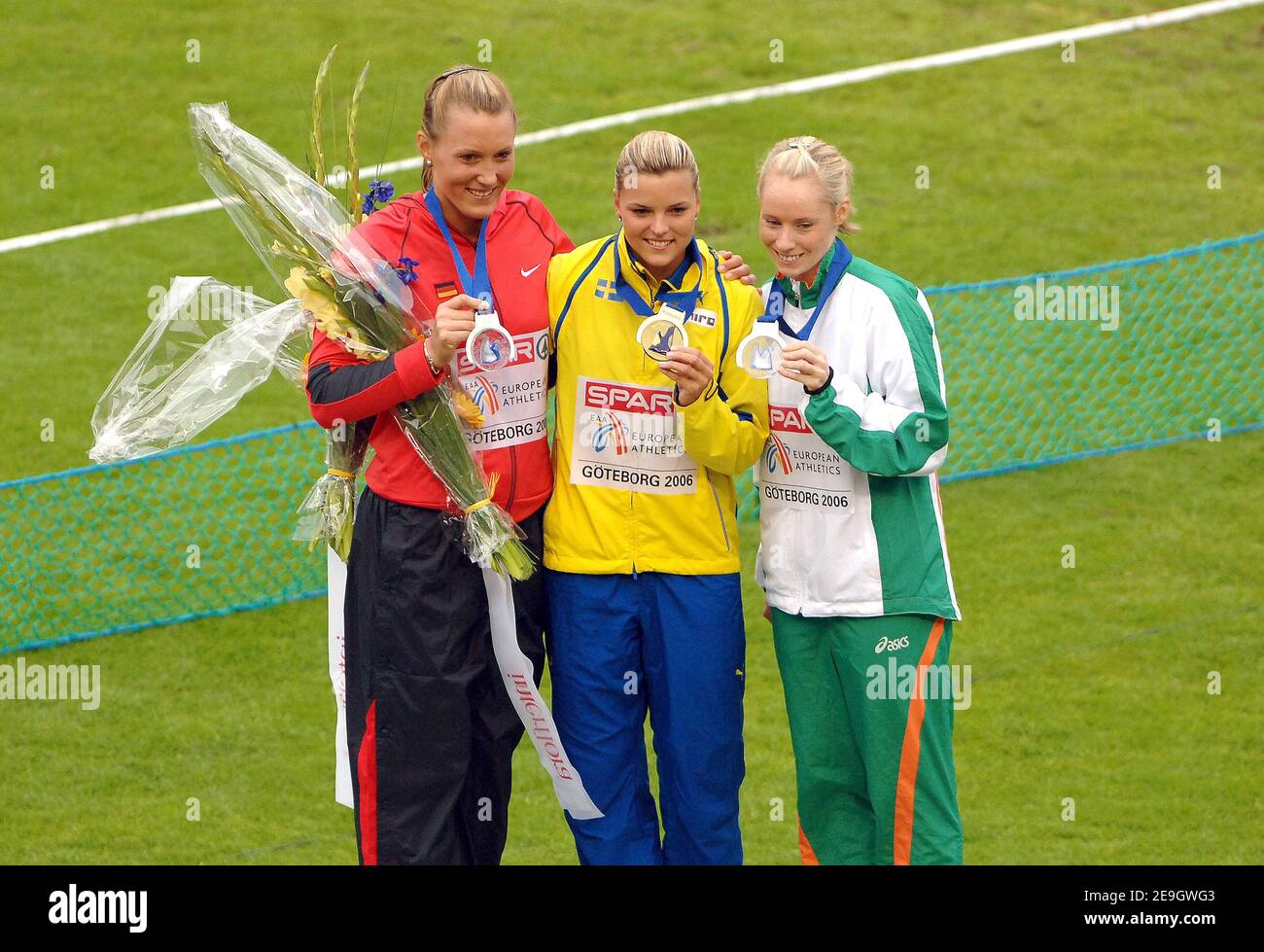 Sweden's Susanna Kallur (C) celebrates on the podium of the Women's 100m Hurdles next to Ireland's Derval O'Rourke (R) and Germany's Kirsten Bolm (R) during a ceremony at the European Track and Field Championships, in Goteborg, Sweden, on August 12, 2006. Photo by Guibbaud-Kempinaire/Cameleon/ABACAPRESS.COM Stock Photo