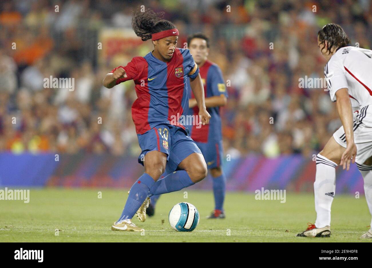 Barcelona's Ronaldinho in action during the Gamper trophy, FC Barcelona vs Bayern at Nou Camp, in Barcelona, Spain, on August 22, 2006. Barcelona won 4-0. Photo by Christian Liewig/ABACAPRESS.COM Stock Photo