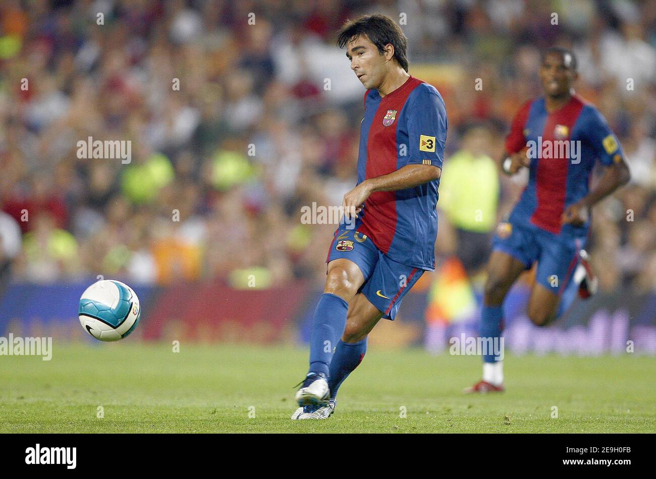 Barcelona's Sousa Deco in action during the Gamper trophy, FC Barcelona vs Bayern at Nou Camp, in Barcelona, Spain, on August 22, 2006. Barcelona won 4-0. Photo by Christian Liewig/ABACAPRESS.COM Stock Photo
