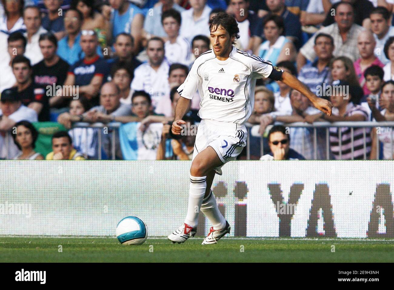 Real Madrid's Gonzales Blanco Raul in action during the Spanish League football match, Real Madrid vs Villareal, in Madrid, Spain, on August 27, 2006. The game ended in a draw 0-0. Photo by Christian Liewig/ABACAPRESS.COM Stock Photo