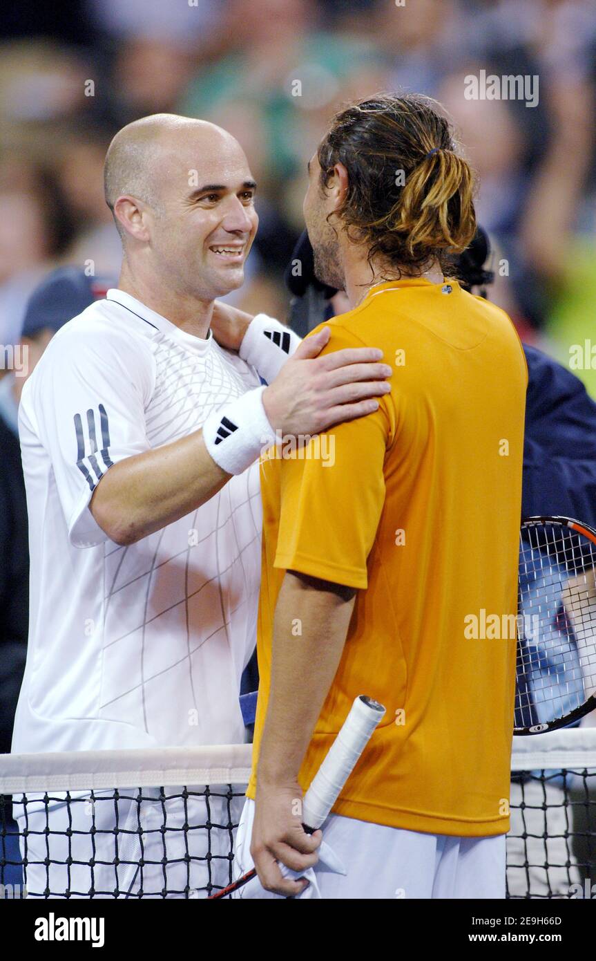 Andre Agassi defeats Marcos Baghdatis at the 2006 US Open in New York City,  NY, USA, on August 31, 2006. Photo by Lionel Hahn/CAMELEON/ABACAPRESS.COM  Stock Photo - Alamy