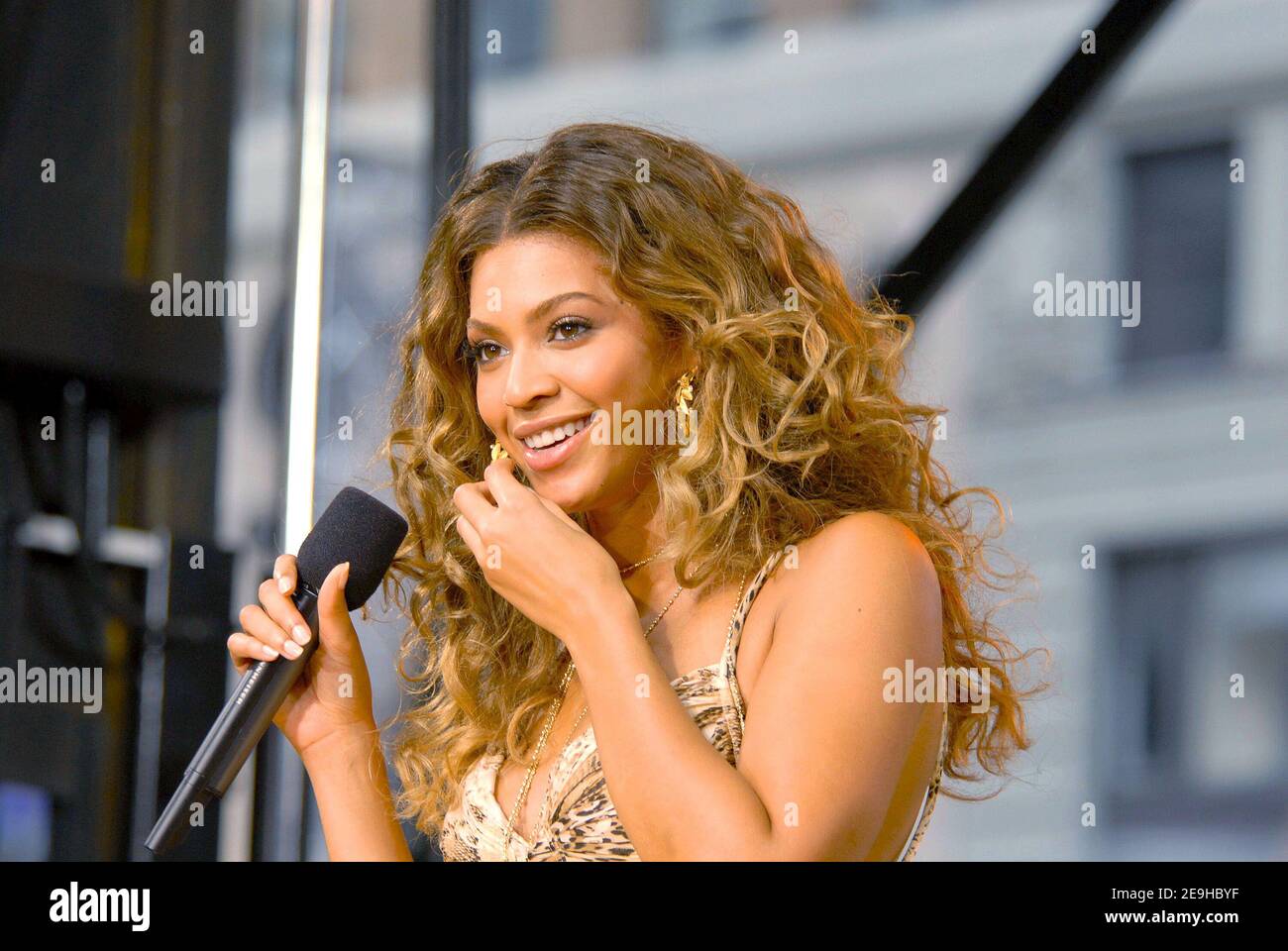 Beyonce Knowles performs on 'Good Morning America' TV Show broadcasted from Times Square in New York City, NY, USA on September 8, 2006. Photo by David Miller/ABACAPRESS.COM Stock Photo