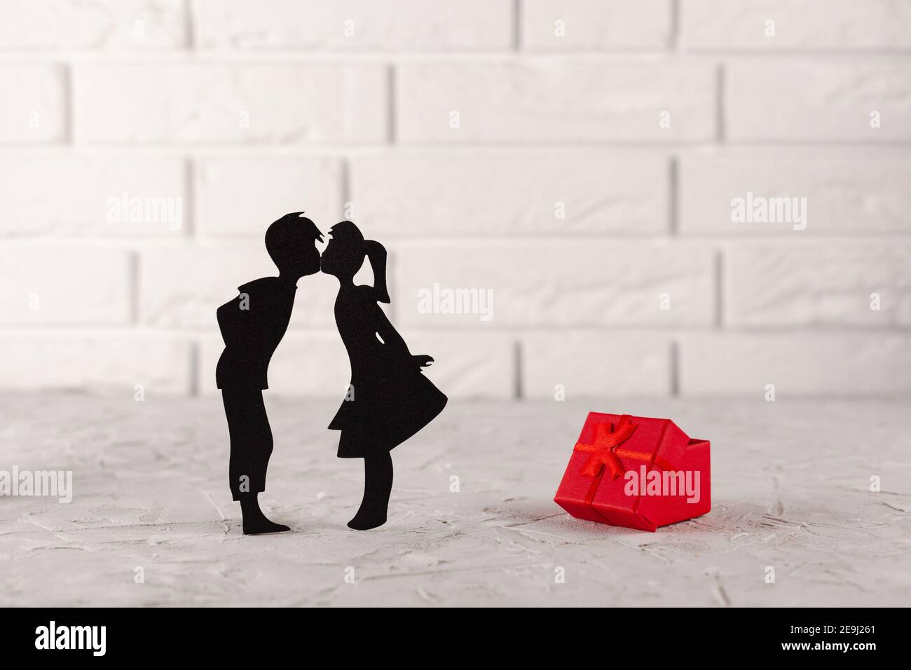 silhouette kissing couple. Valentines day greeting card. Copy space ...