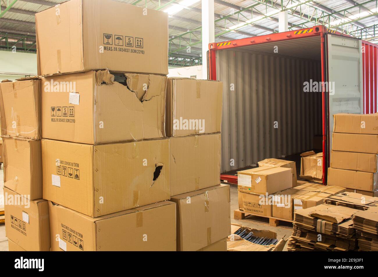unloading carton from container and carton damage from loading or