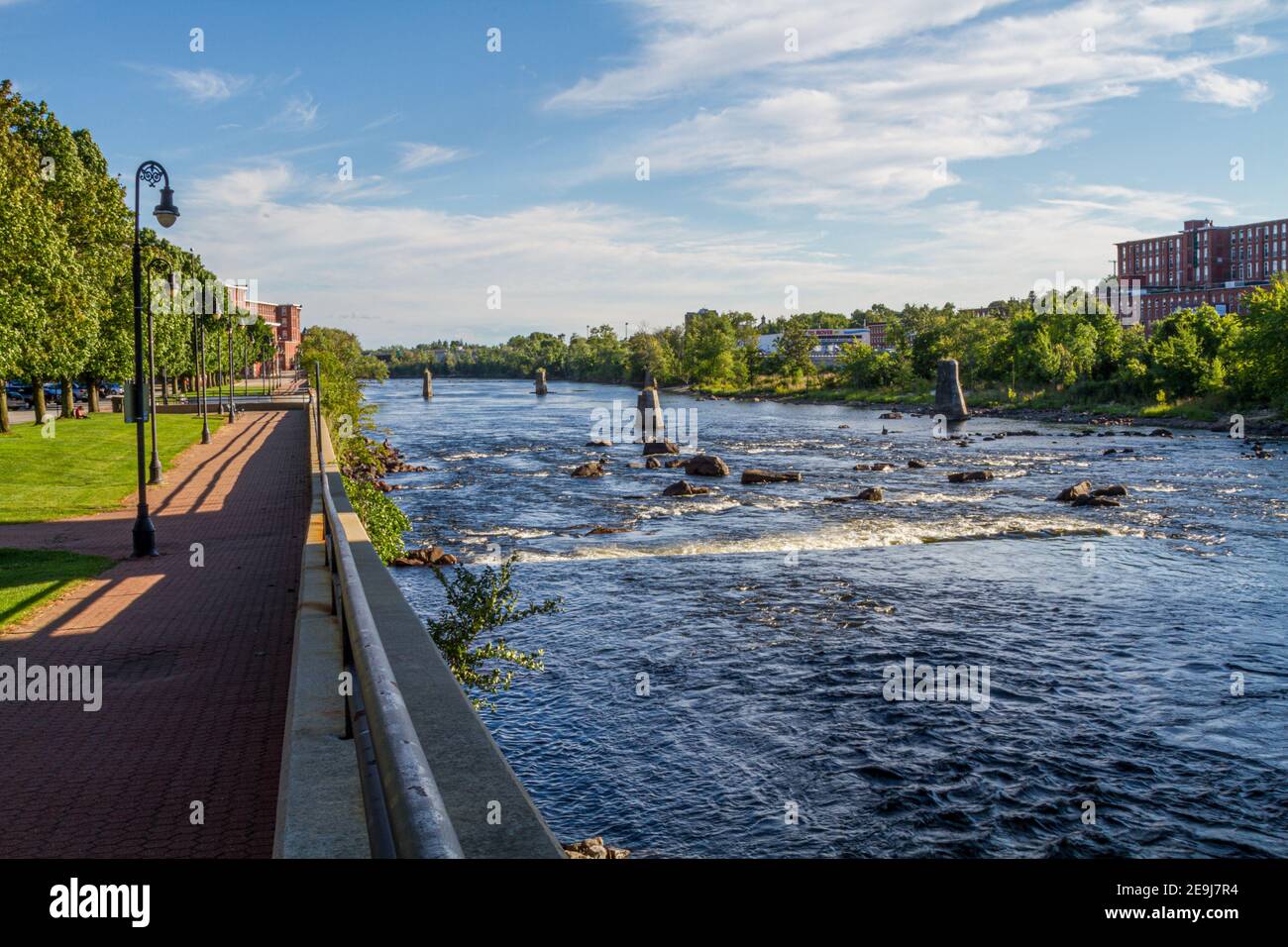 The Merrimack River runs through Manchester, New Hampshire Stock Photo