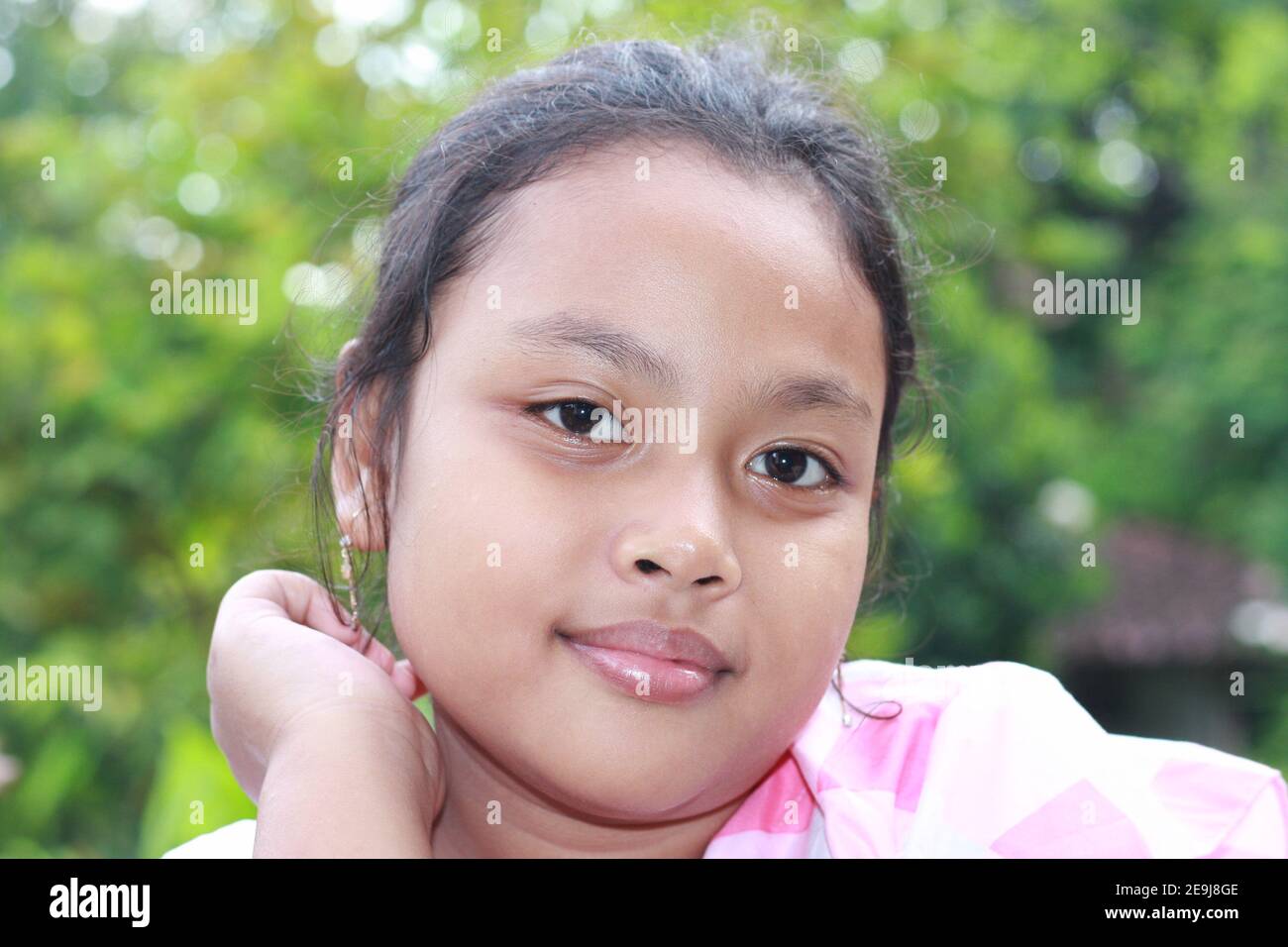 Smiling Asian little girl Stock Photo - Alamy