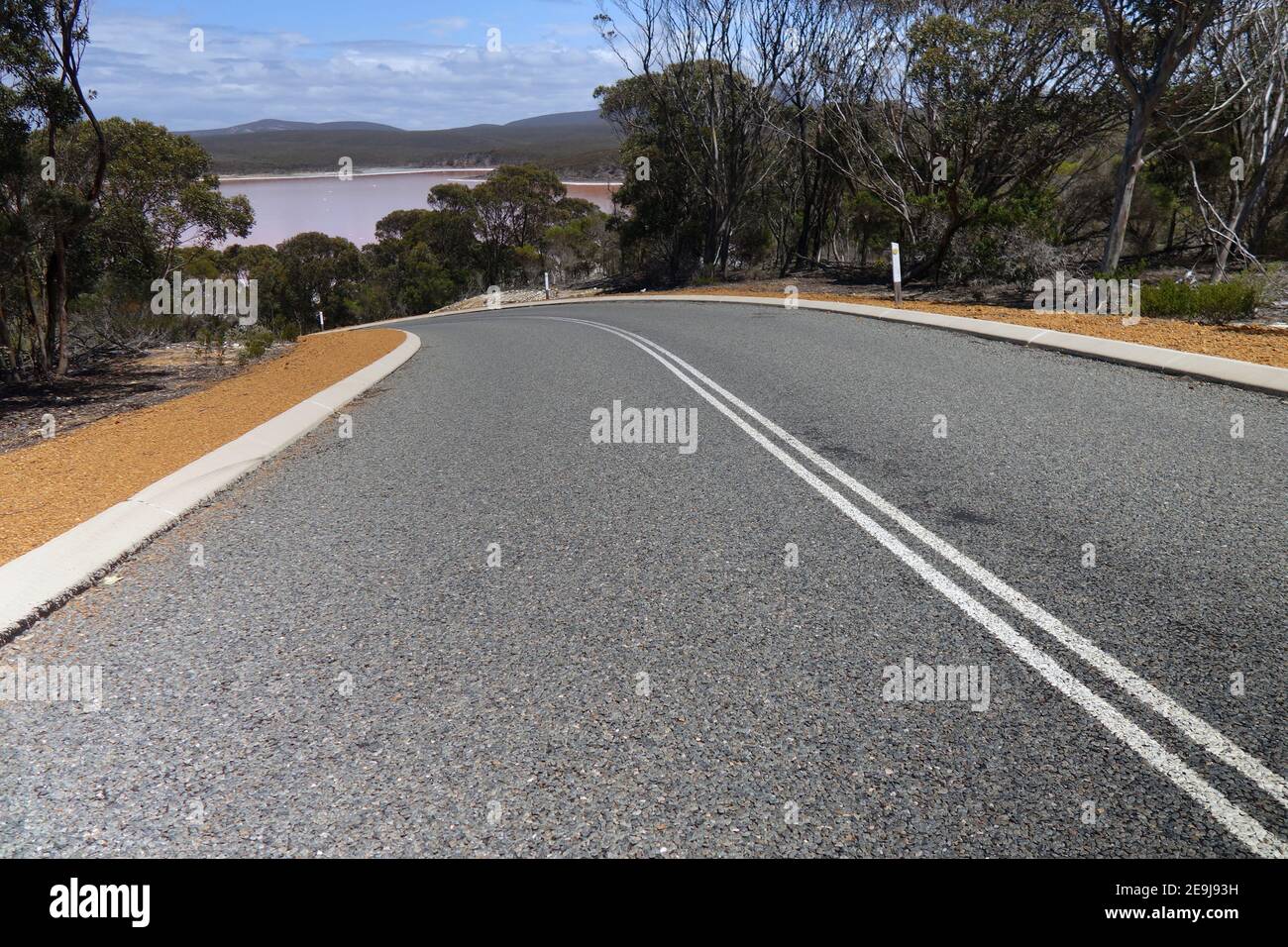 Road down to Pink Lake, near Hopetoun, Western Australia Stock Photo