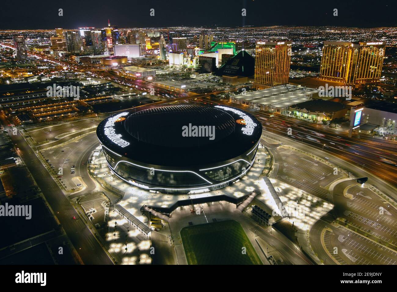 Las vegas stadium raiders hi-res stock photography and images - Alamy