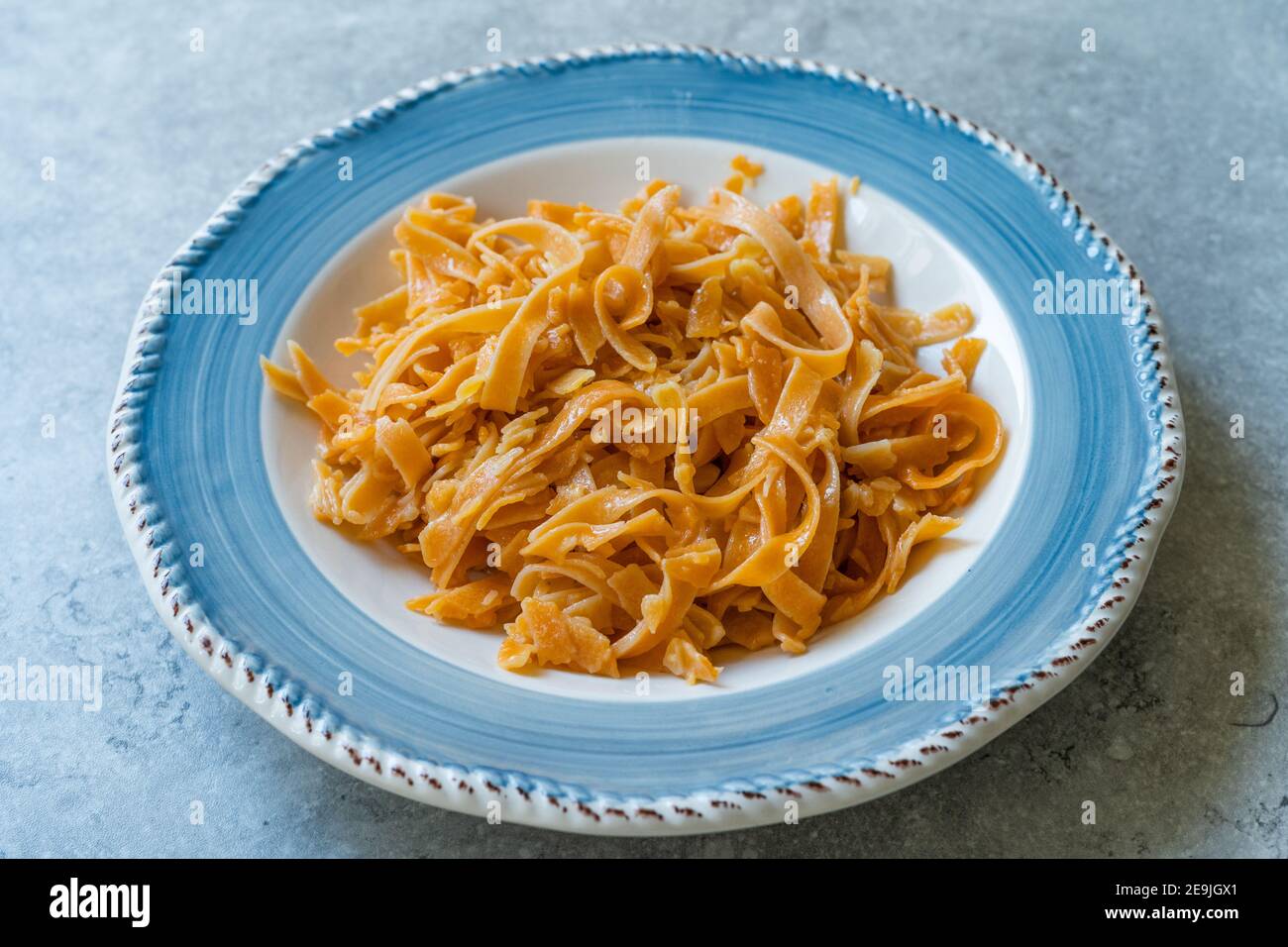 Turkish Noodle Eriste Flavored with Tomato Paste and Capia Pepper alsa