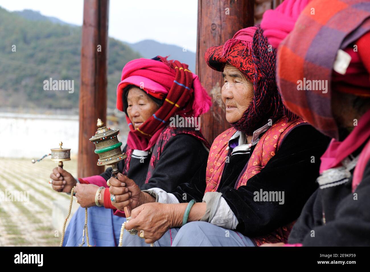 CHINA, province Yunnan, Lugu Lake, Xialuoshui, ethnic minority Mosuo who are buddhist and women exercise a matriarchy, old Mosuo women with prayer mills / CHINA, Provinz Yunnan, Lugu Lake, ethnische Minderheit Mosuo , die Mosuo sind Buddhisten und Mosuo Frauen ueben ein Matriarchat aus, Frauen mit Gebetsmuehlen Stock Photo