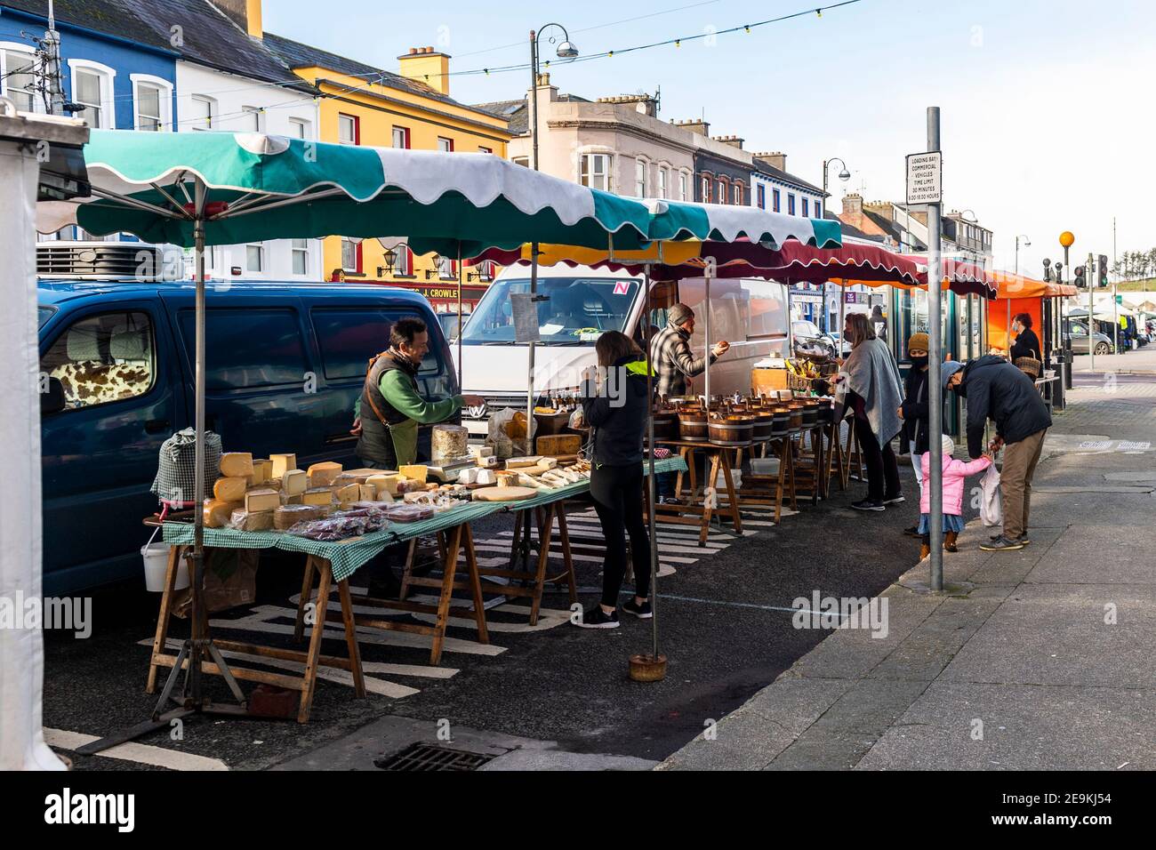 Bantry, West Cork, Ireland. 5th Feb, 2021. Despite level 5 lockdown restrictions, Bantry Friday Market was busy today with traders and customers alike. Although many people wore face masks, a good number didn't. Credit: AG News/Alamy Live News Stock Photo